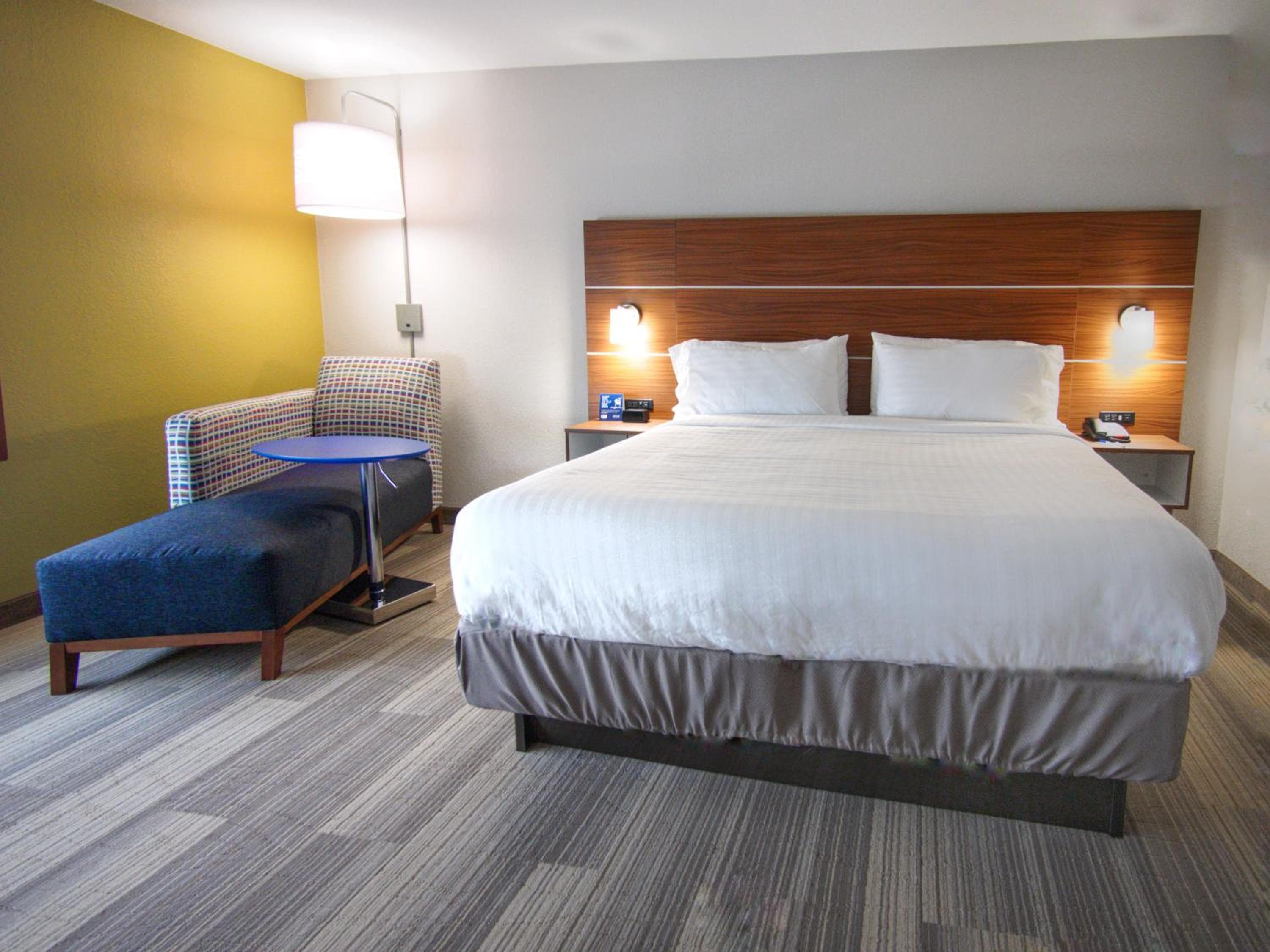 Holiday Inn Express & Suites Moore by IHG
