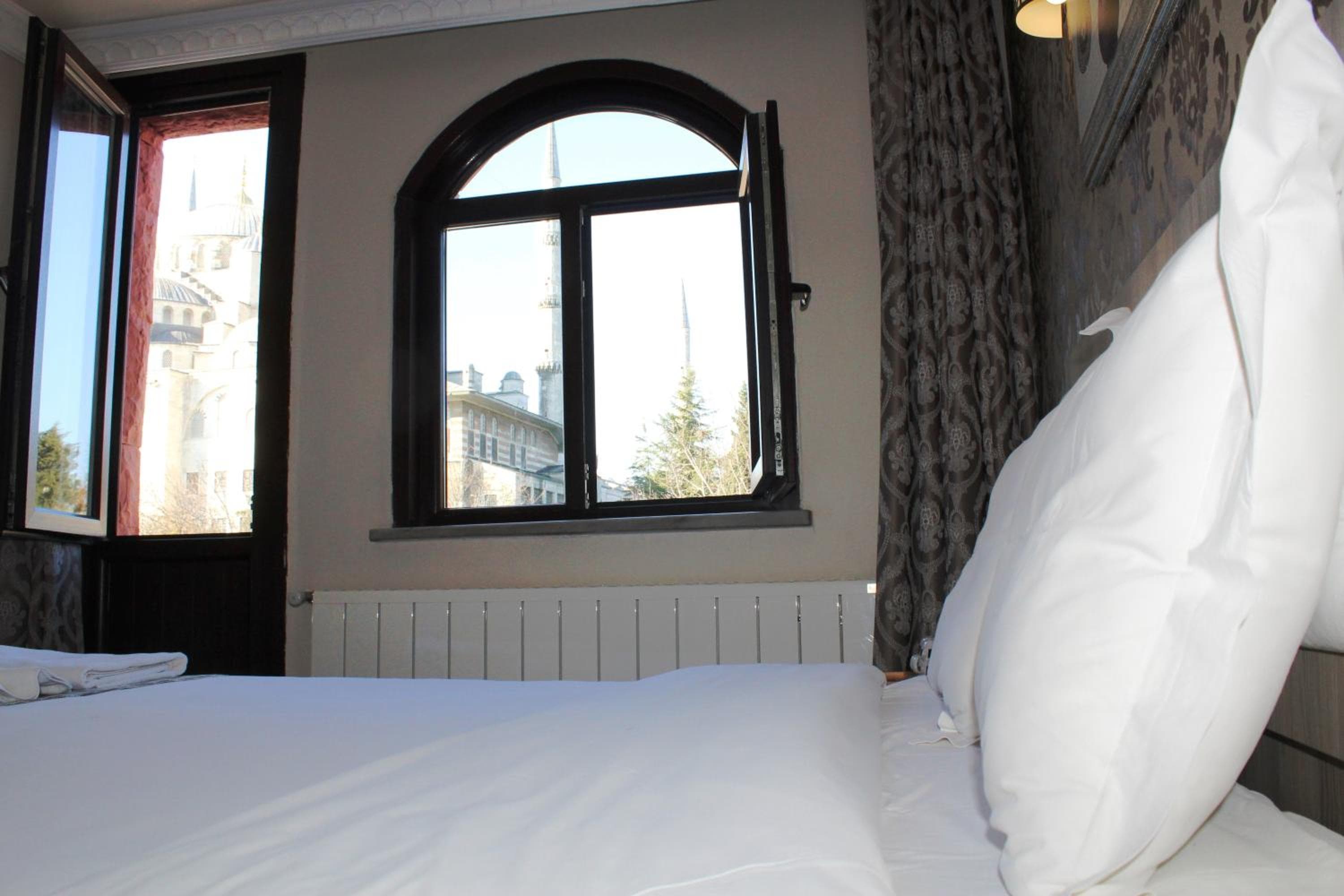Ararat Hotel