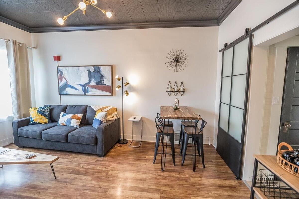Downtown Dwelling 1612