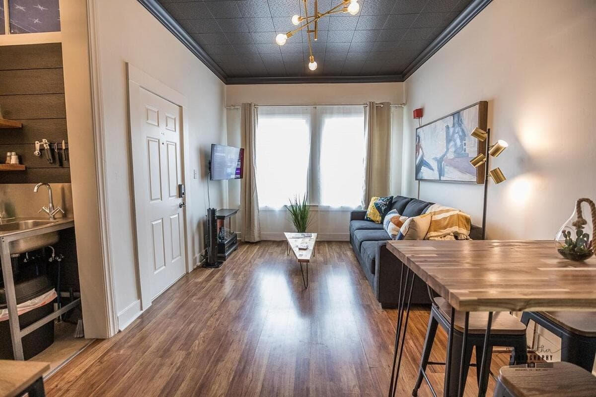 Downtown Dwelling 1612