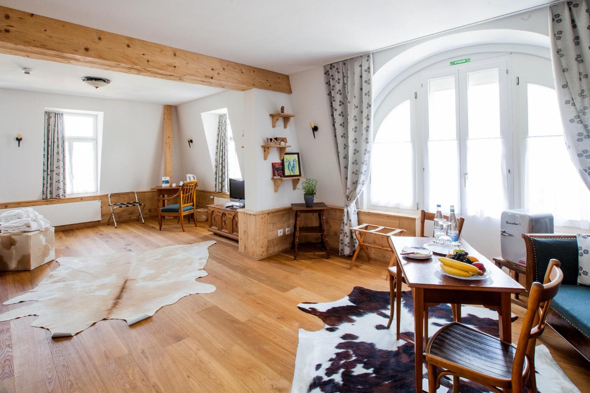 Carlton-Europe Vintage Adults Hotel