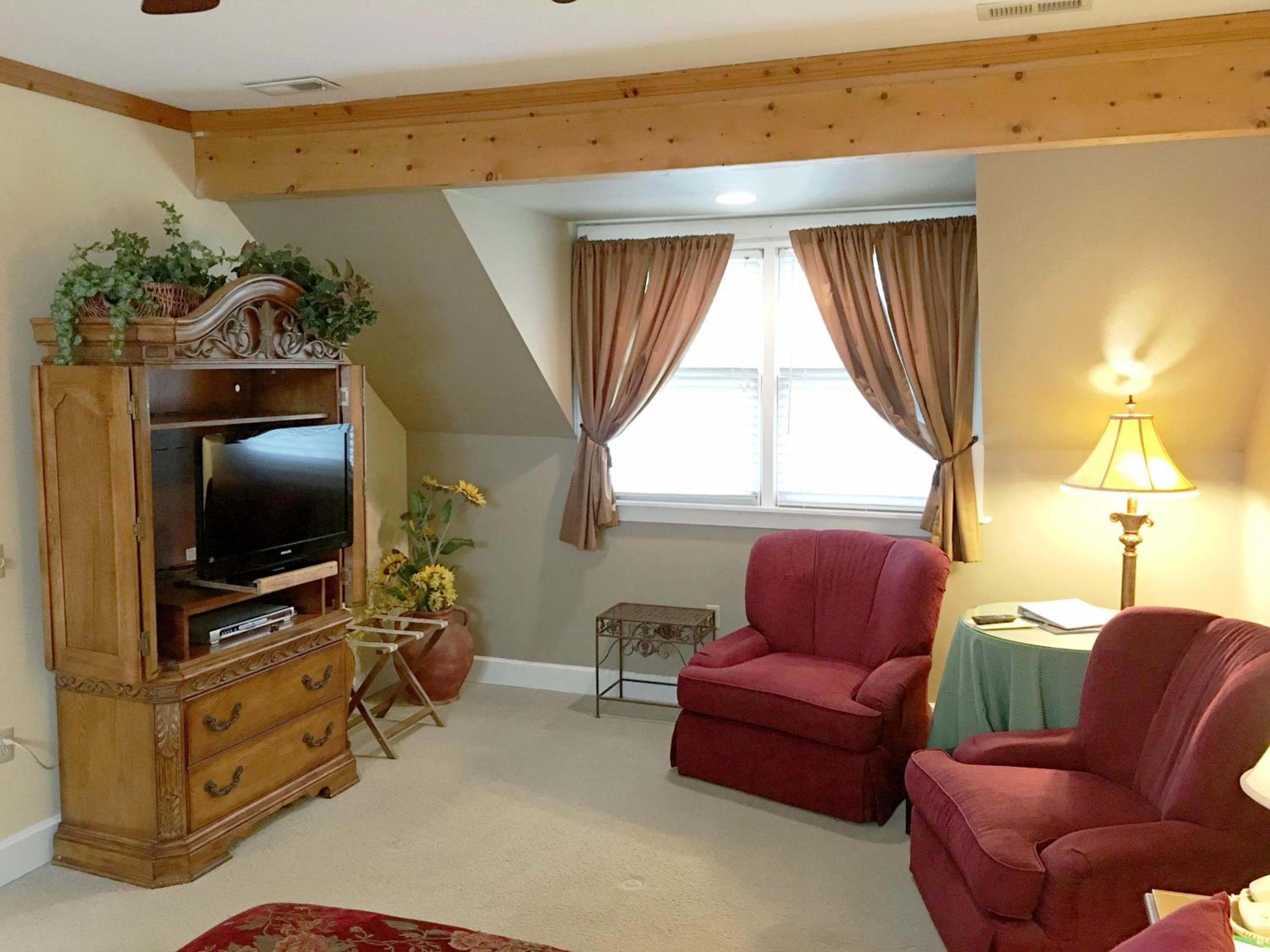 Highland Lake Inn & Resort - Flat Rock