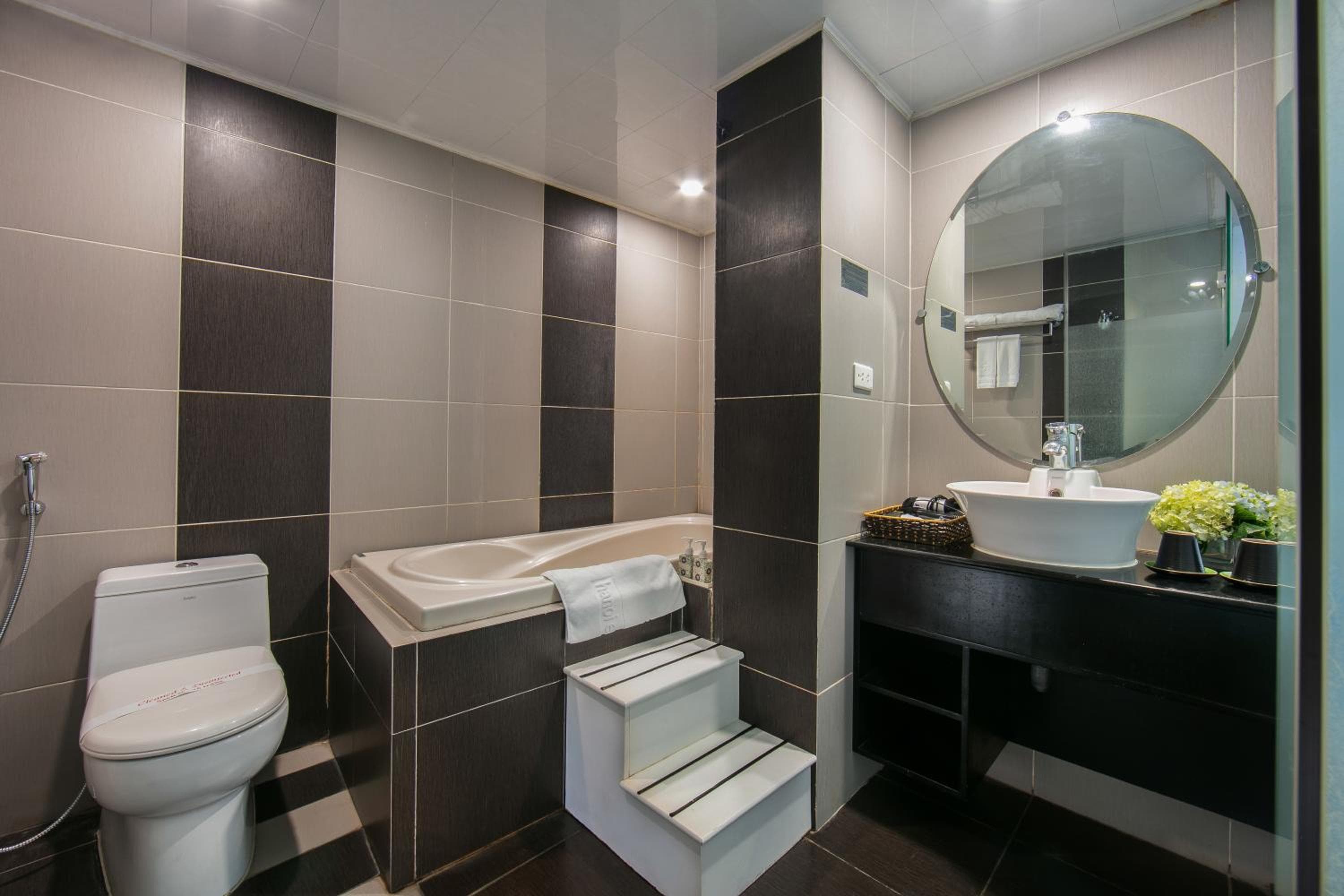 Hanoi Emotion Hotel