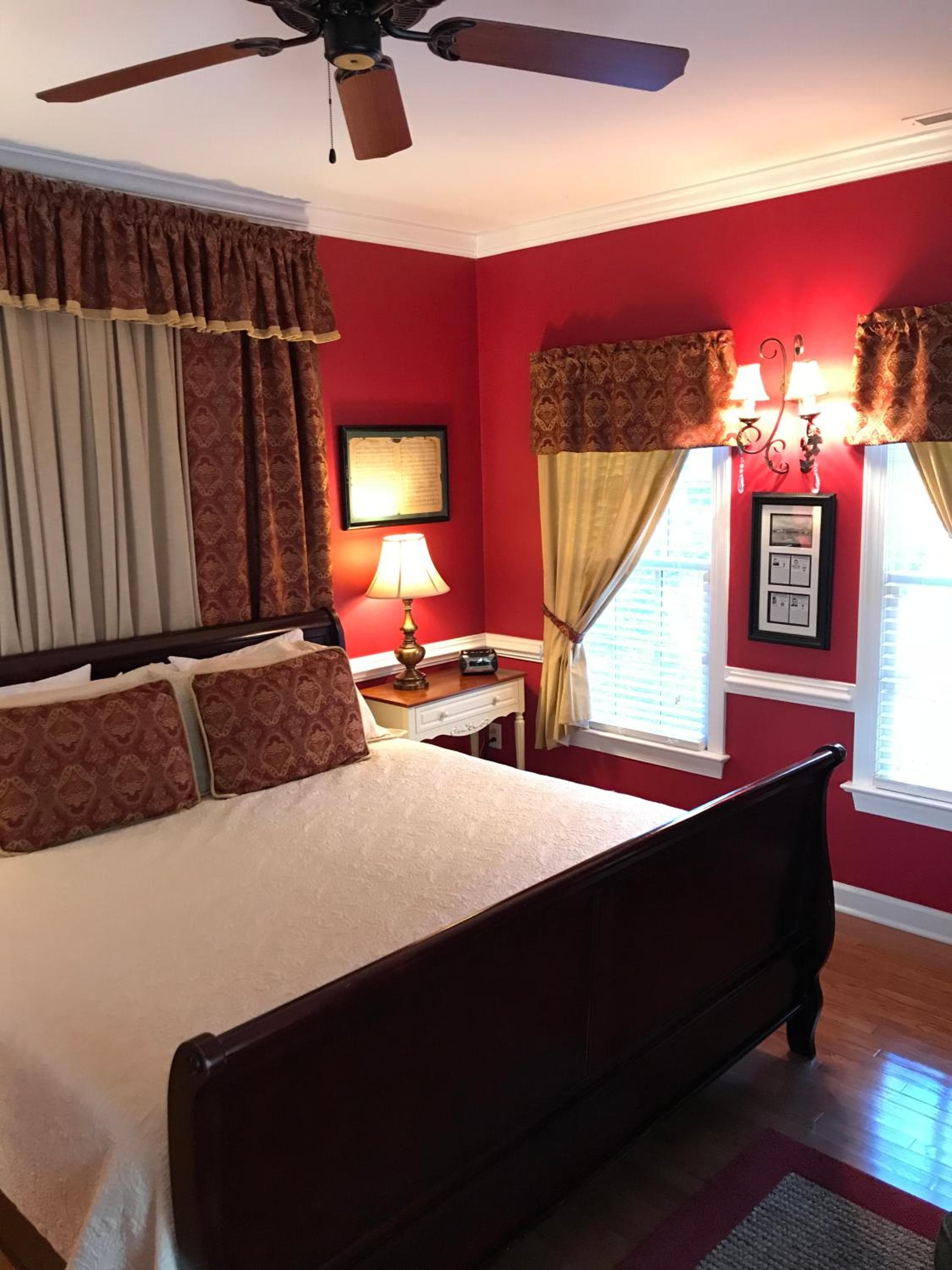 A Williamsburg White House Inn