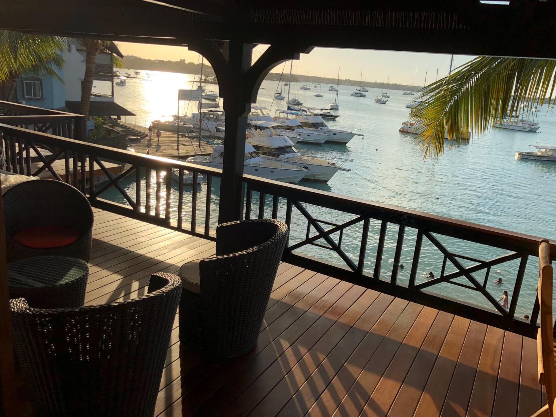 Grand Baie Seaview Penthouse-direct on beach