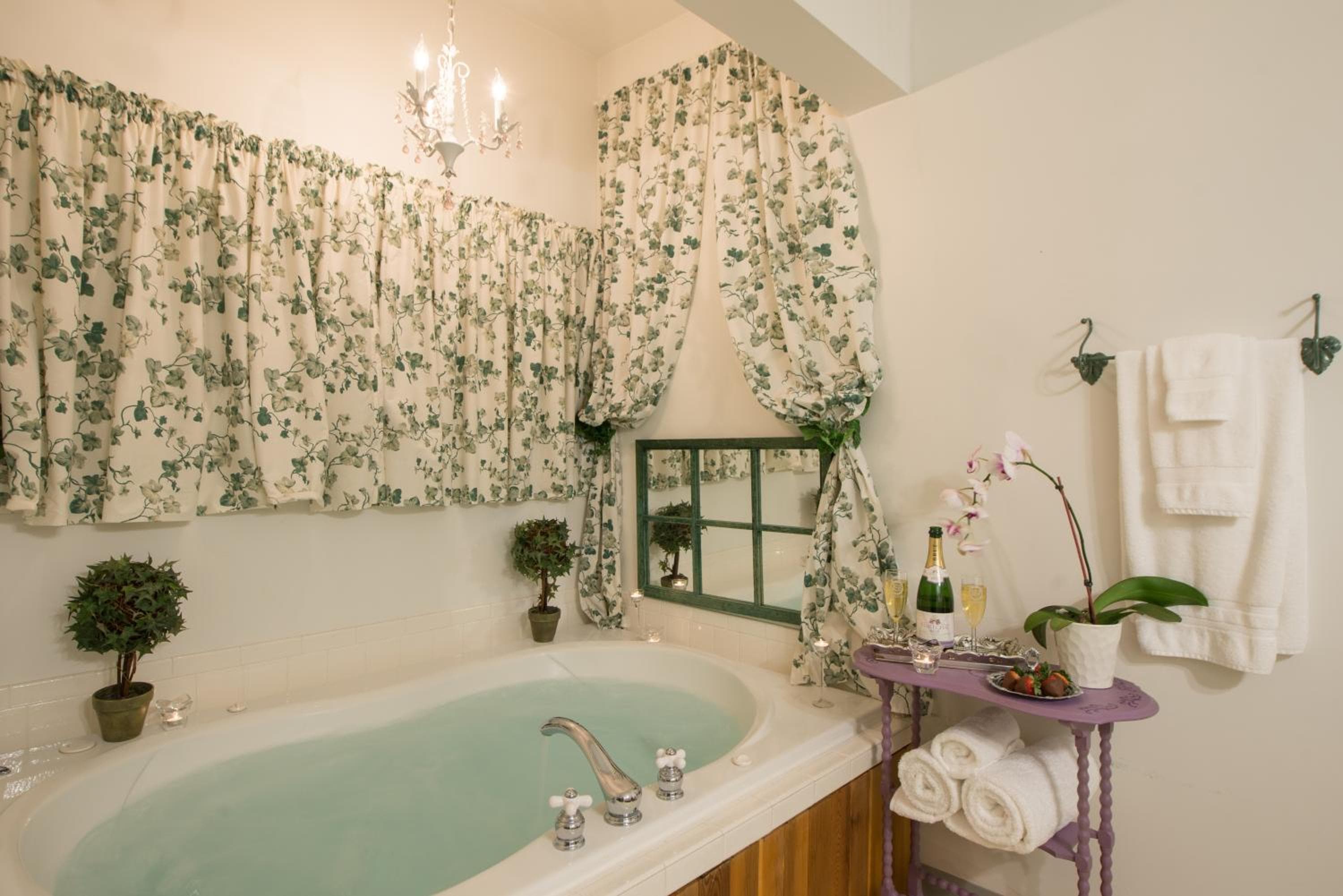 Sutherland House Victorian Bed and Breakfast