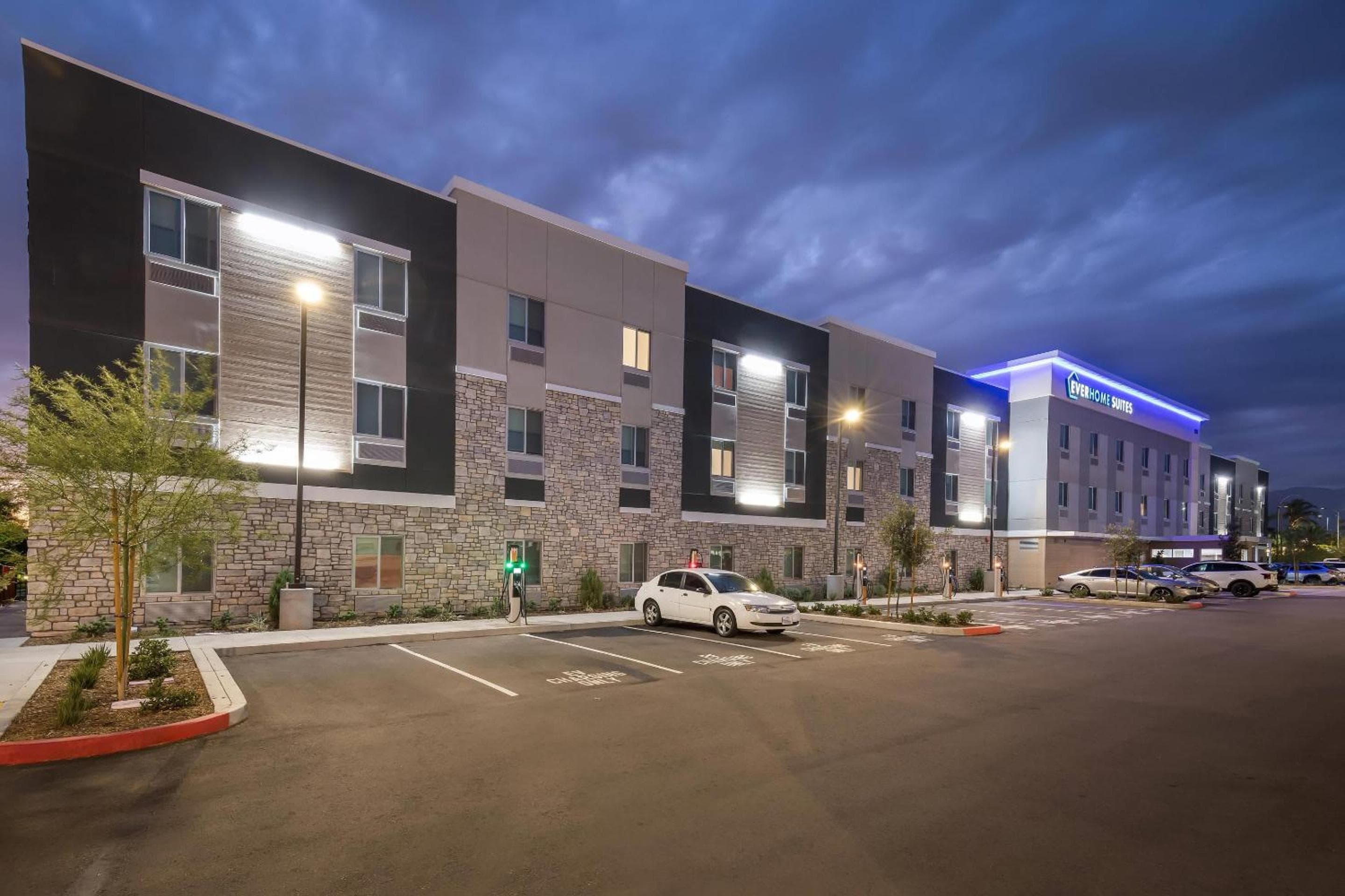 Everhome Suites Ontario Airport