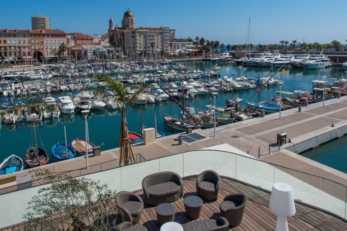 F2 chambre en duplex (calme) plein centre ville 1 min de la plage
