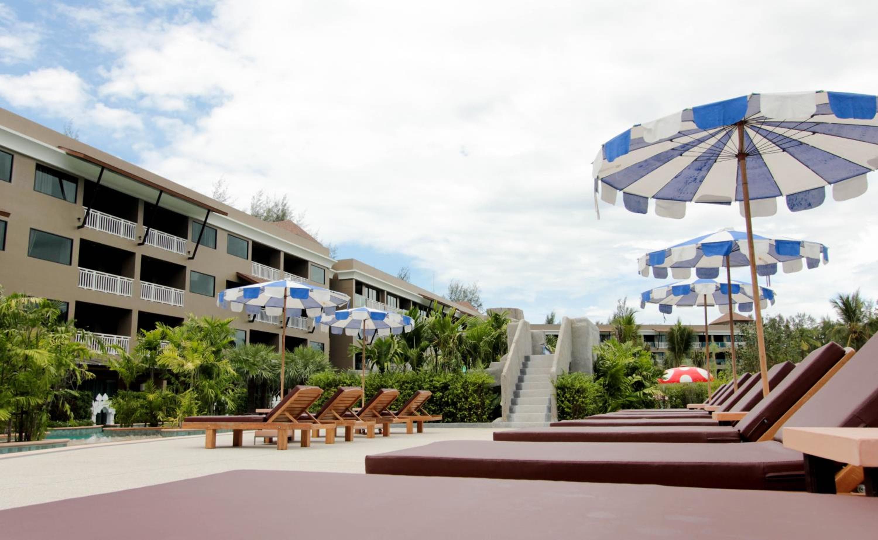 Maikhao Palm Beach Resort - SHA Plus