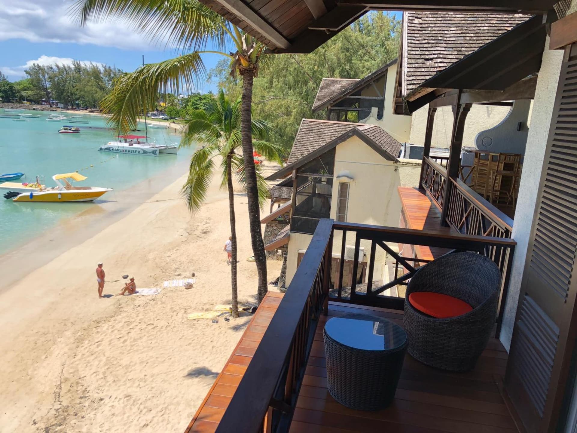 Grand Baie Seaview Penthouse-direct on beach