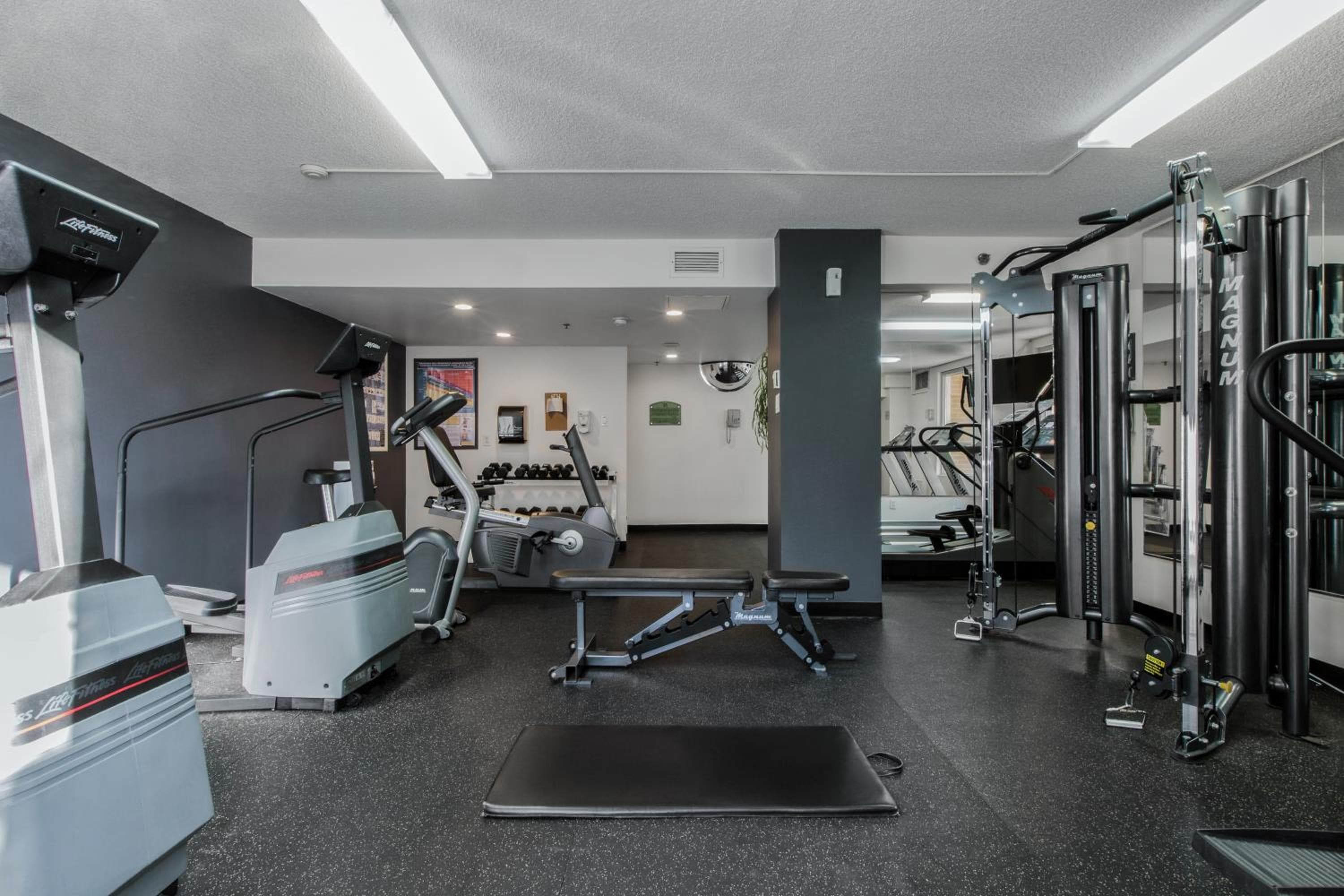 Hotel Faubourg Montreal Centre-Ville Downtown