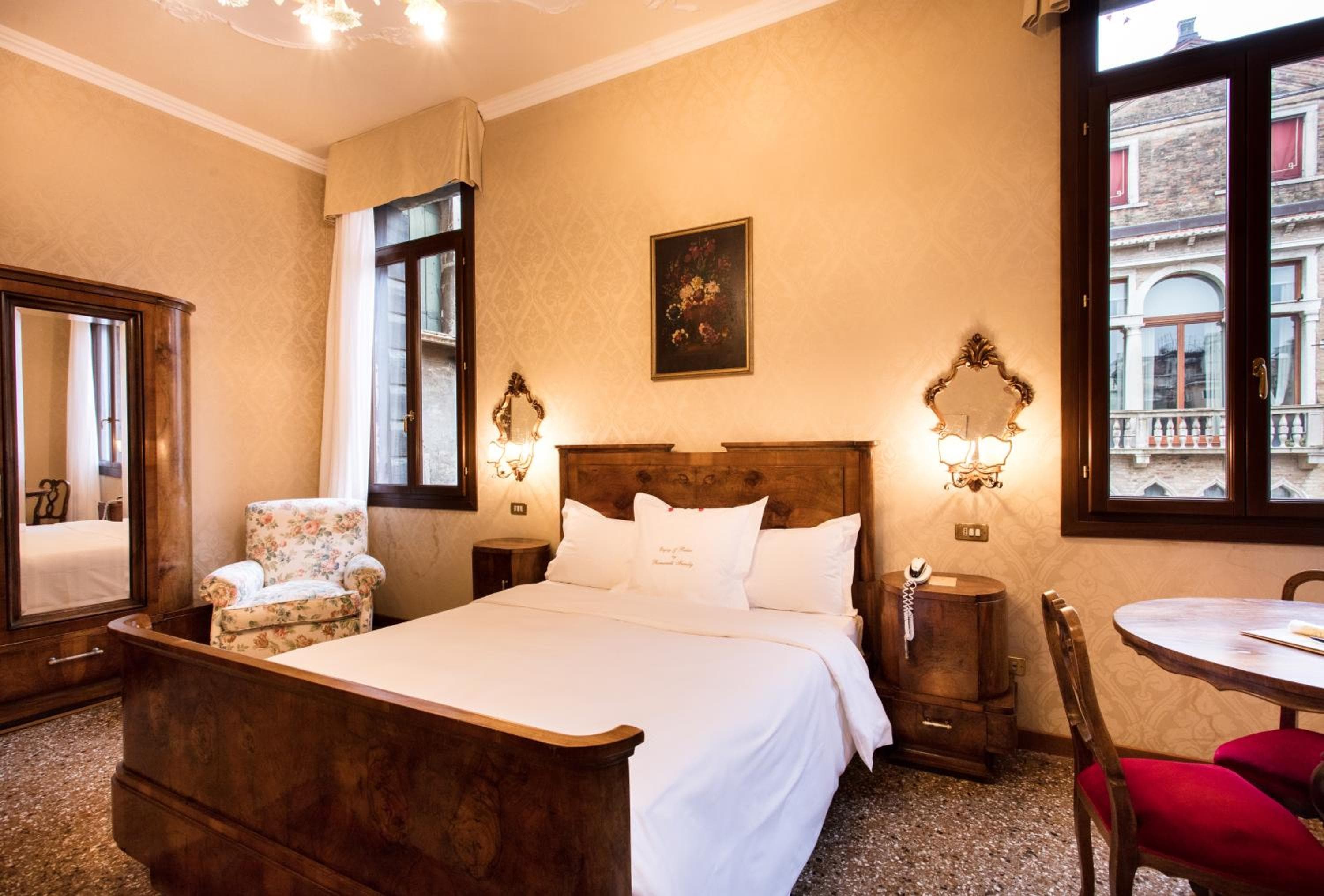 Hotel Flora - By Romanelli Family