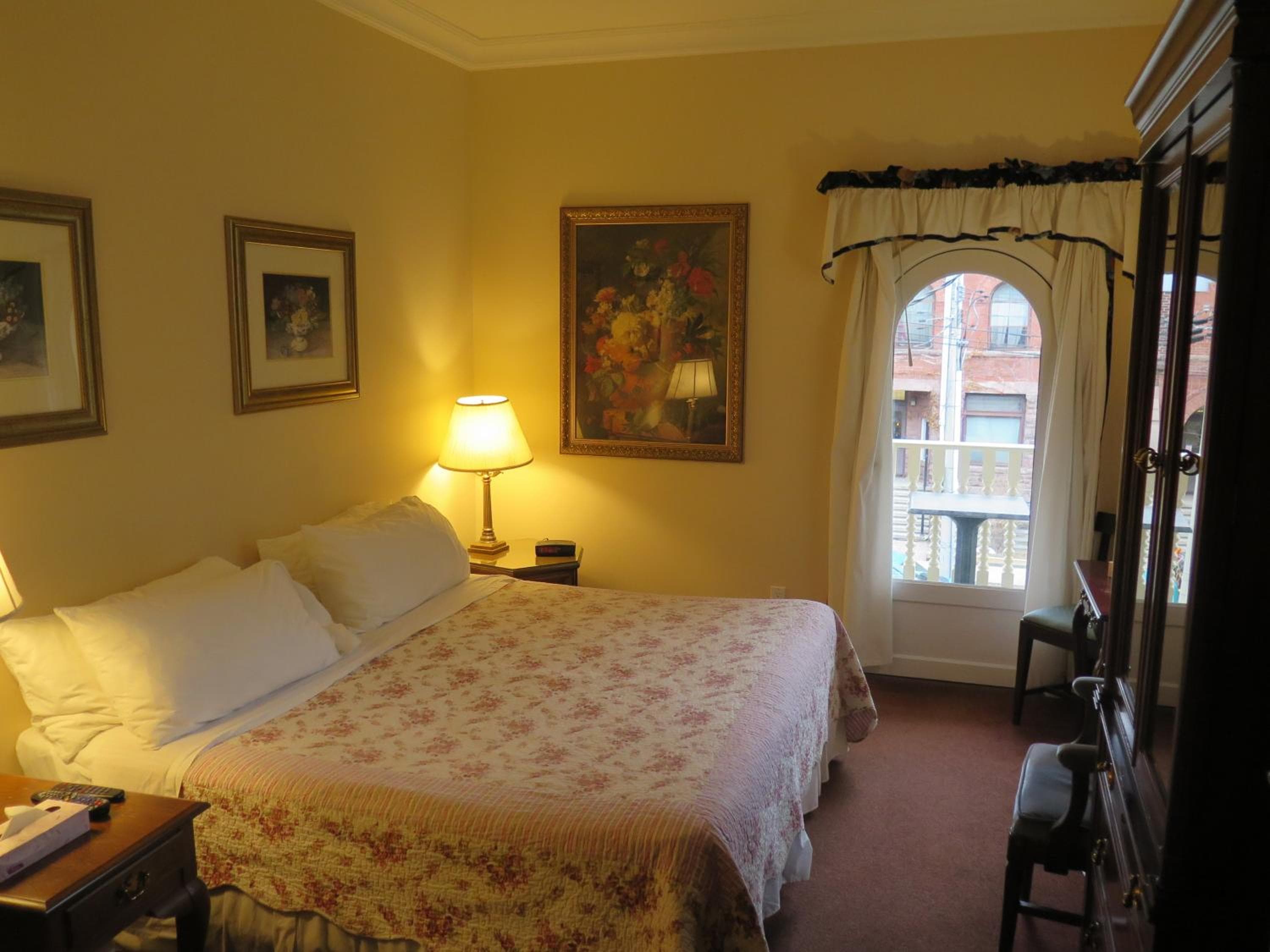 Madison Manor Boutique Hotel