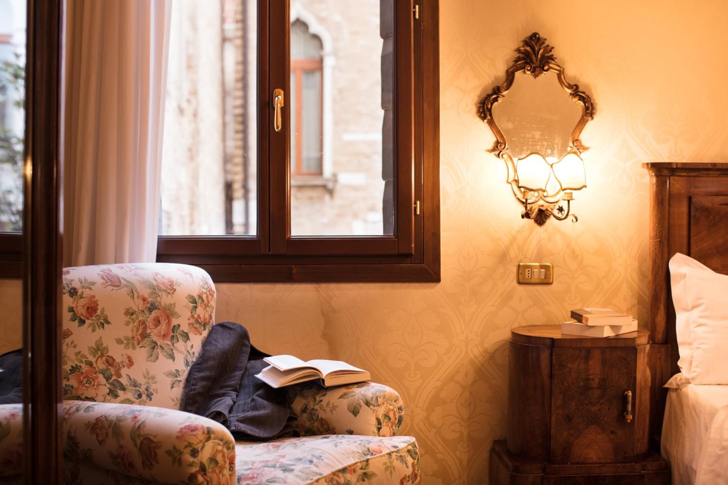 Hotel Flora - By Romanelli Family