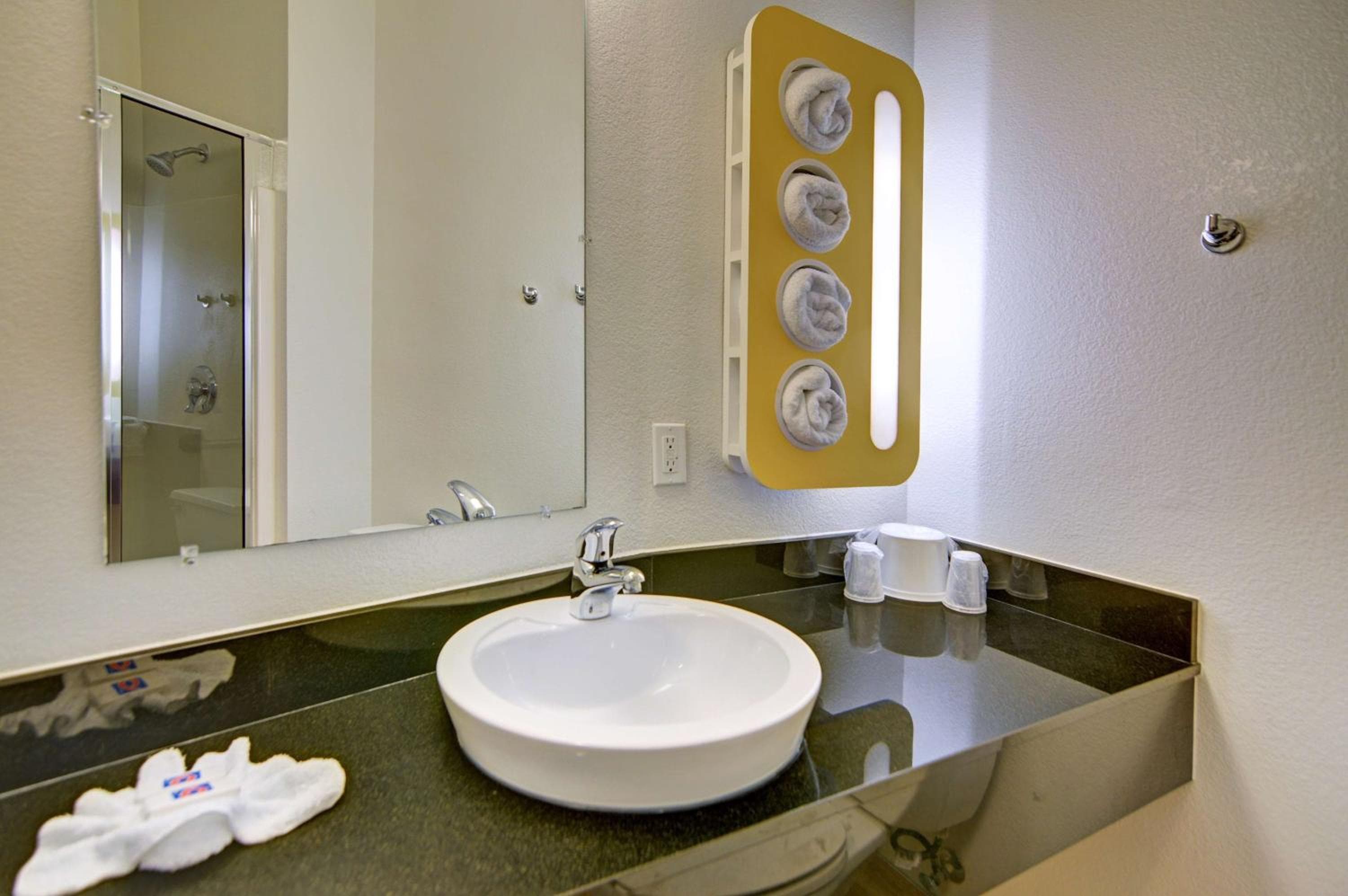 Motel 6-Roanoke, TX - Northlake - Speedway