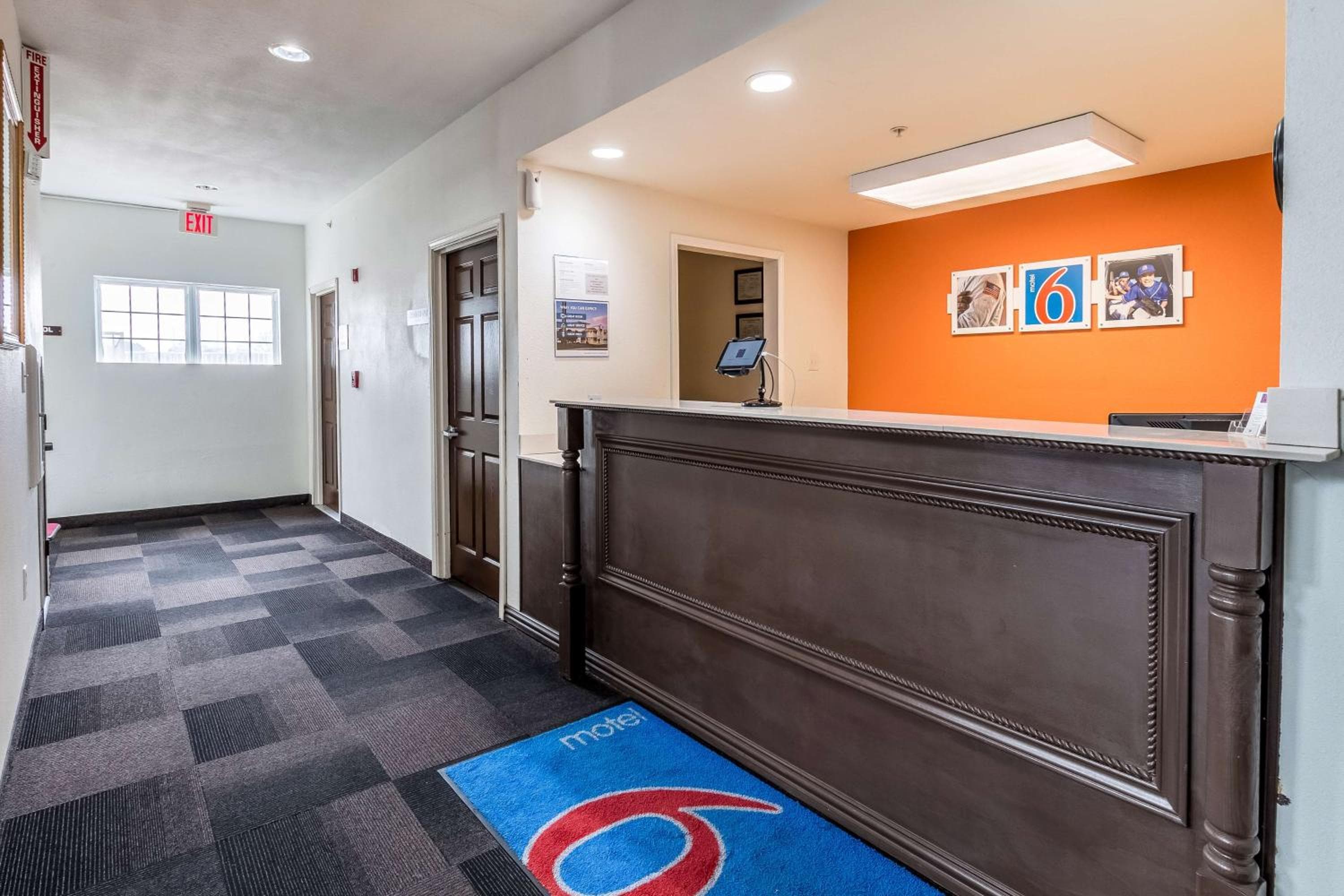 Motel 6-North Richland Hills, TX - Rufe Snow
