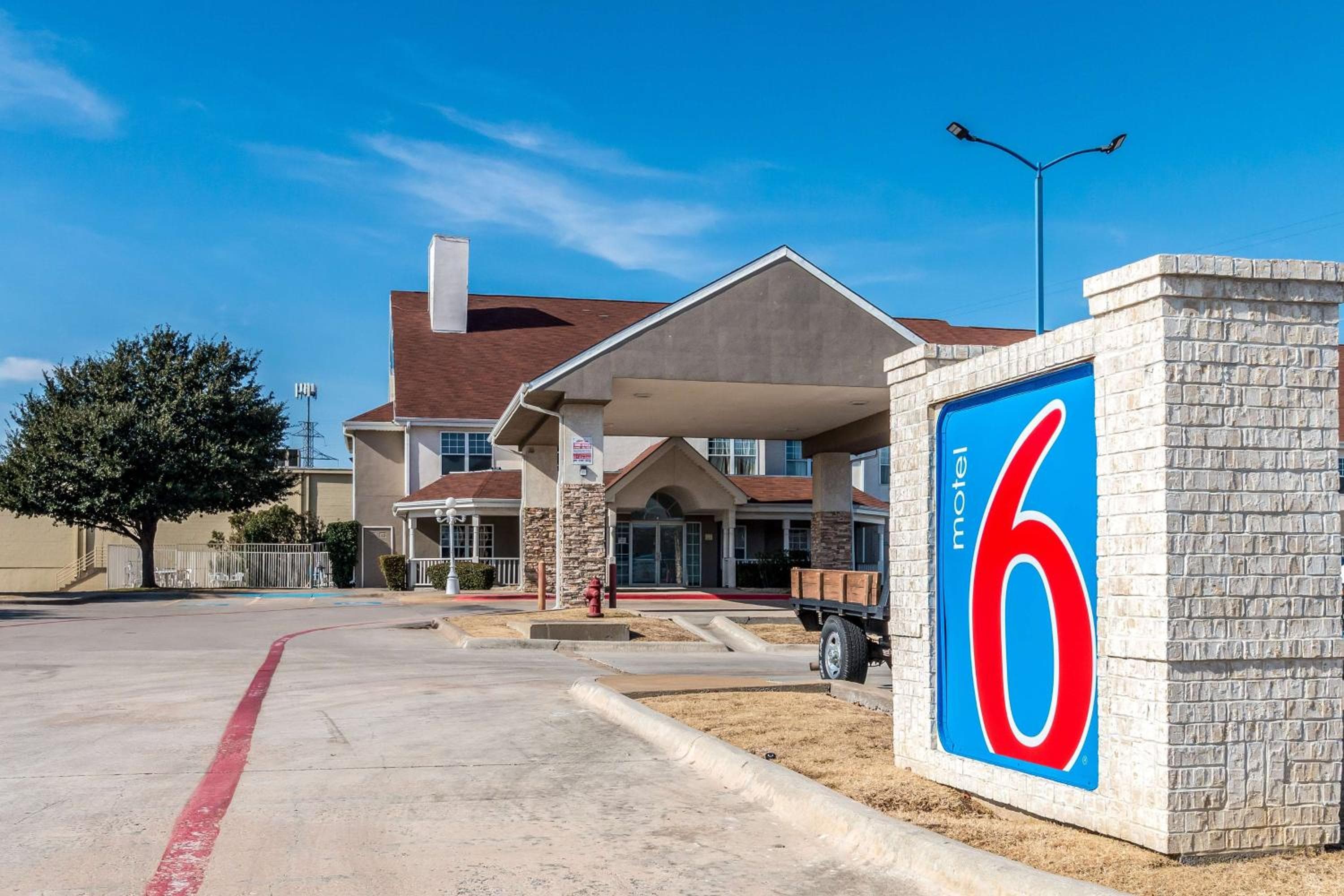 Motel 6-North Richland Hills, TX - Rufe Snow