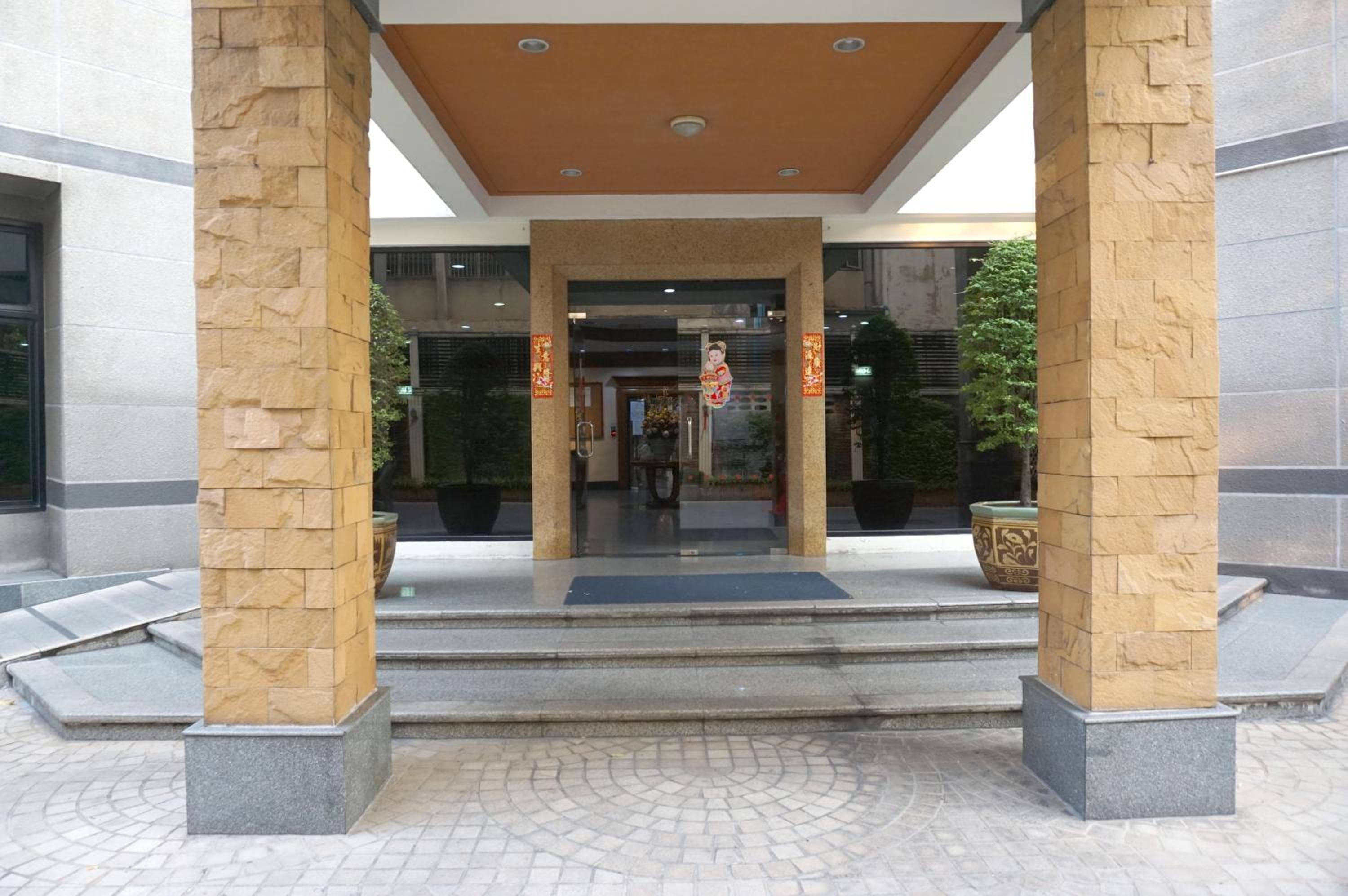 Center Bangkok Suite next to Platinum mall