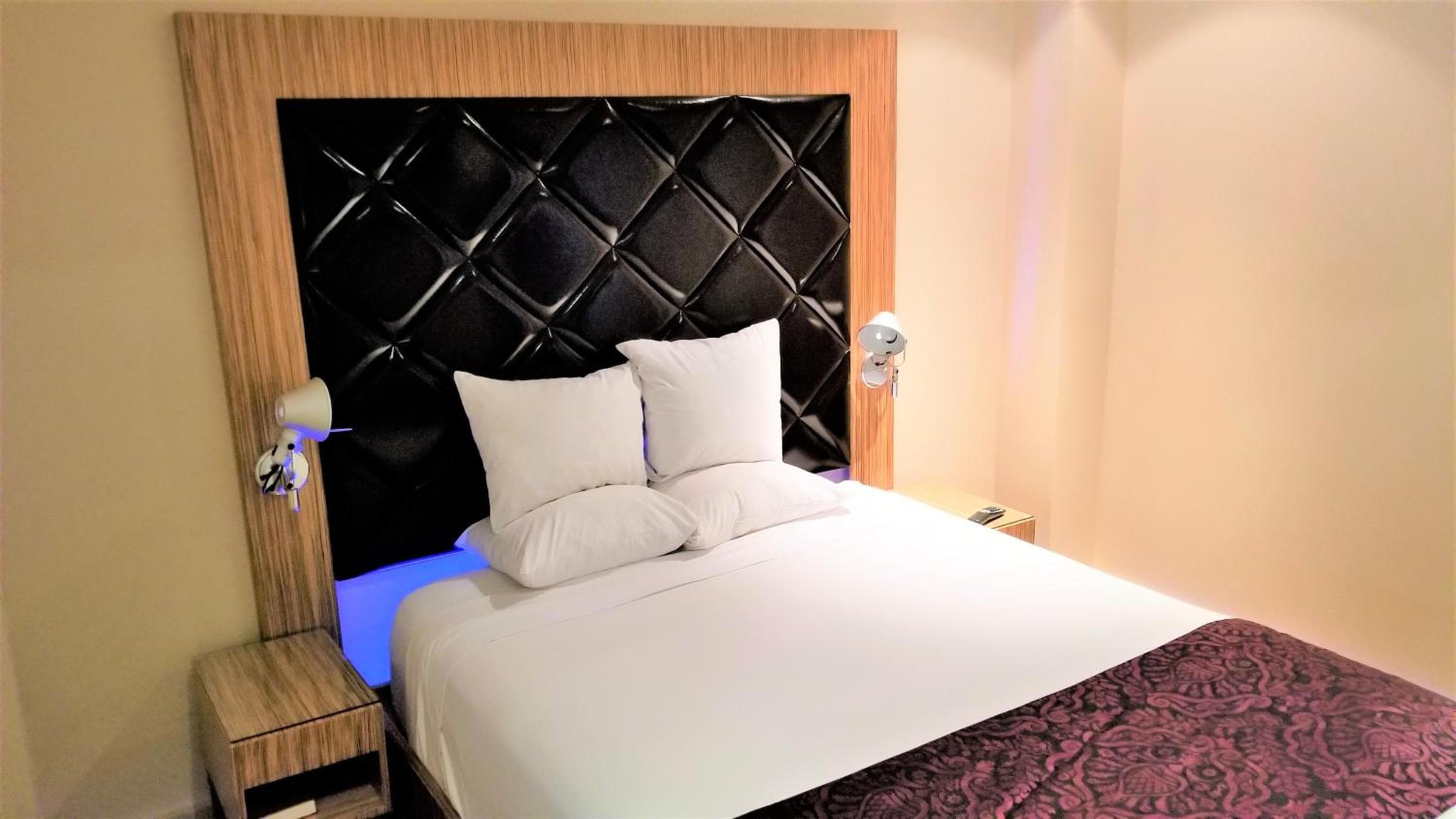 Night Hotel Broadway