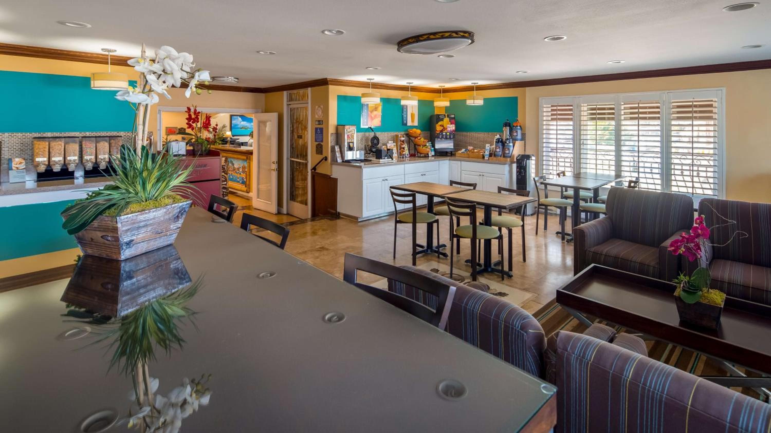 Best Western Harbour Inn & Suites Huntington - Sunset Beach