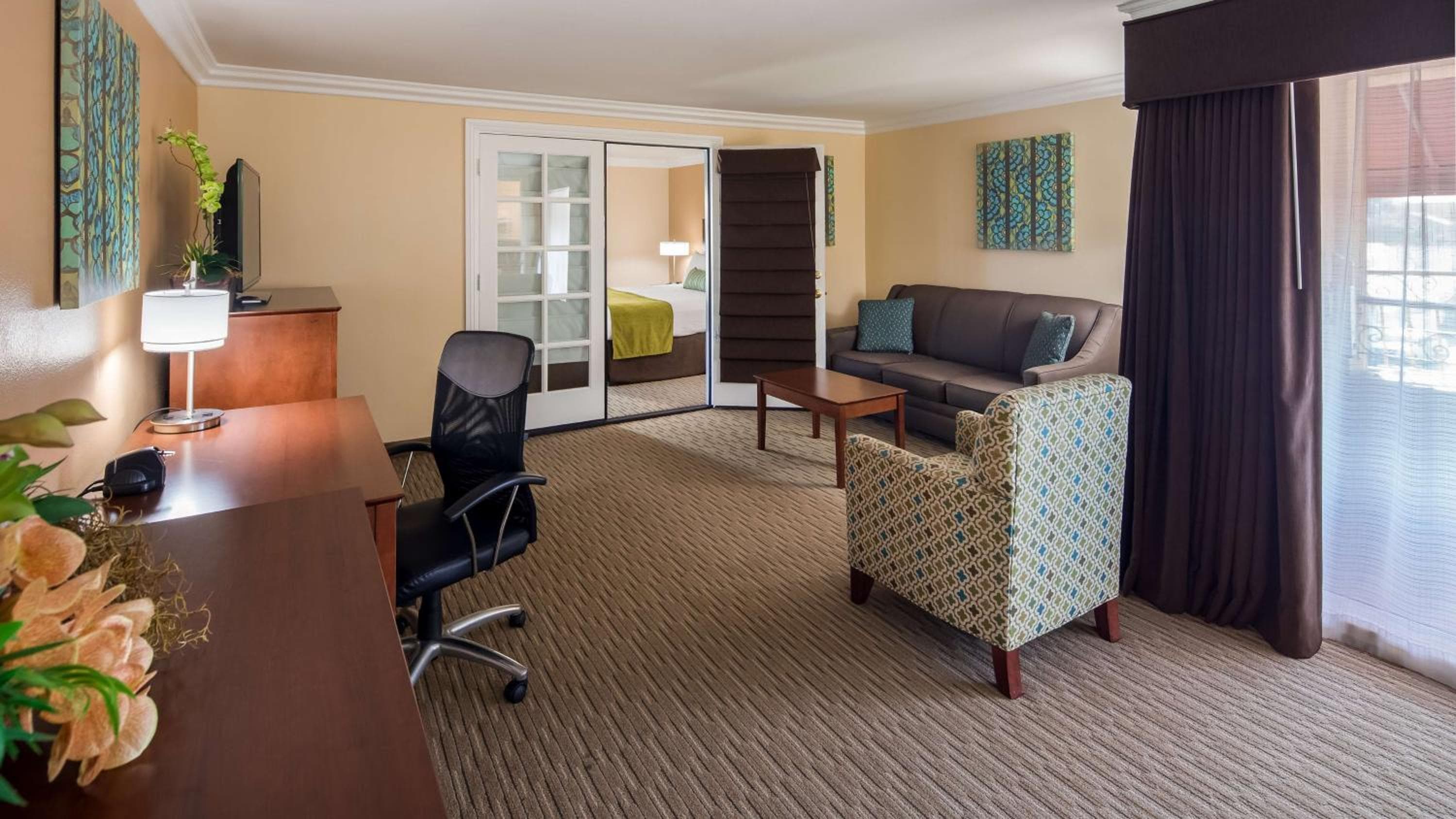 Best Western Harbour Inn & Suites Huntington - Sunset Beach