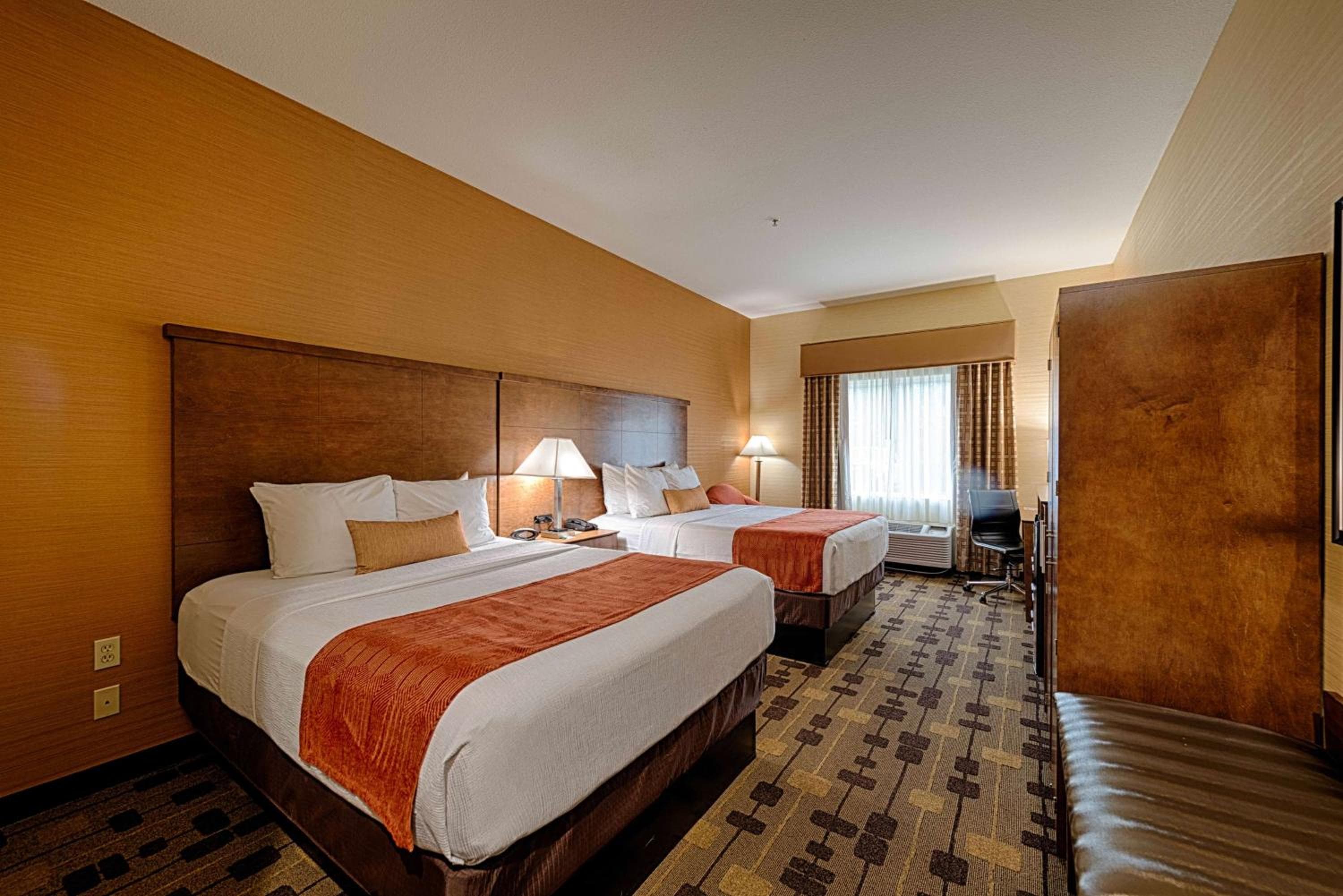 Best Western Plus Delta Inn & Suites