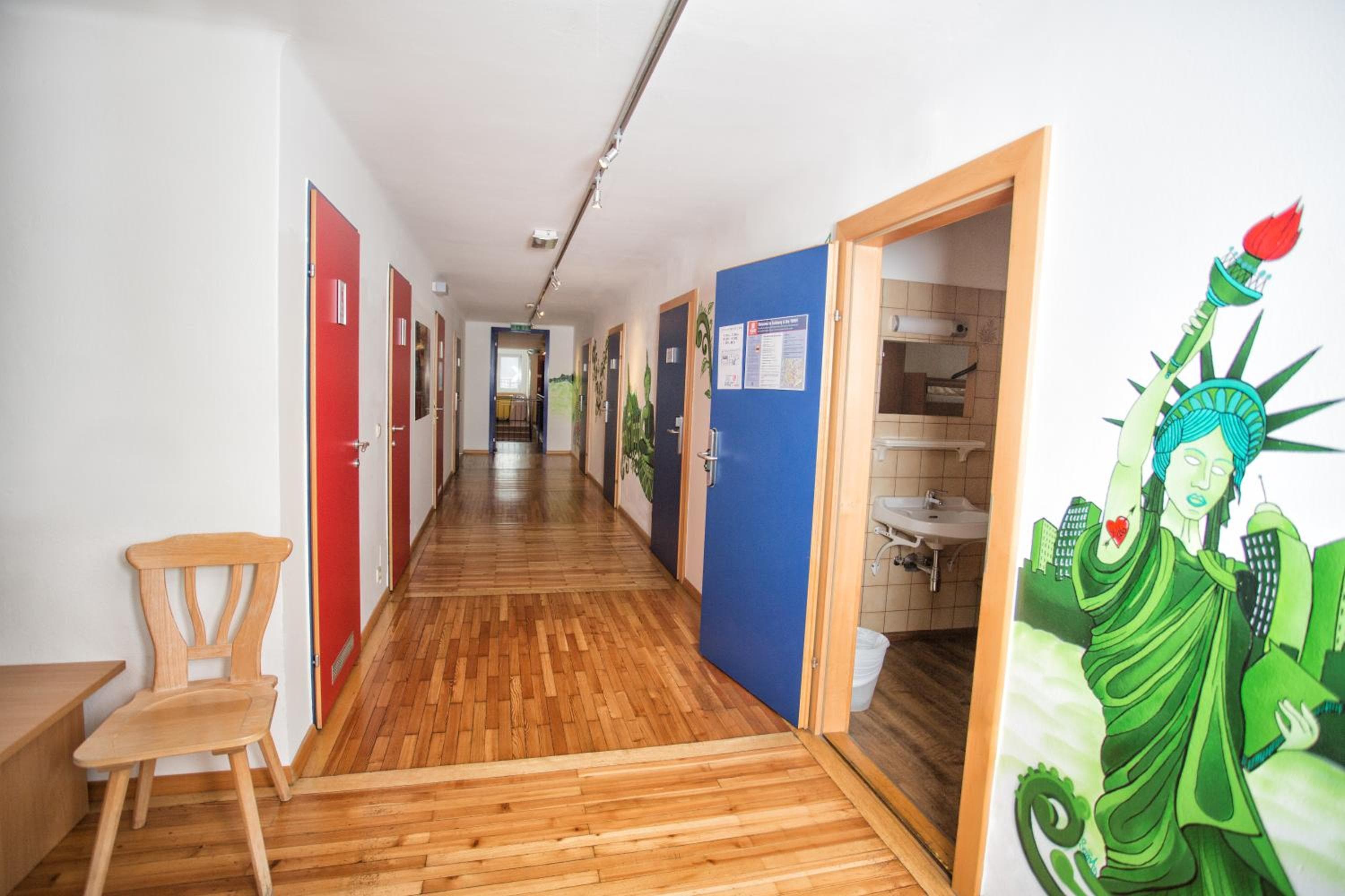 YoHo - International Youth Hostel