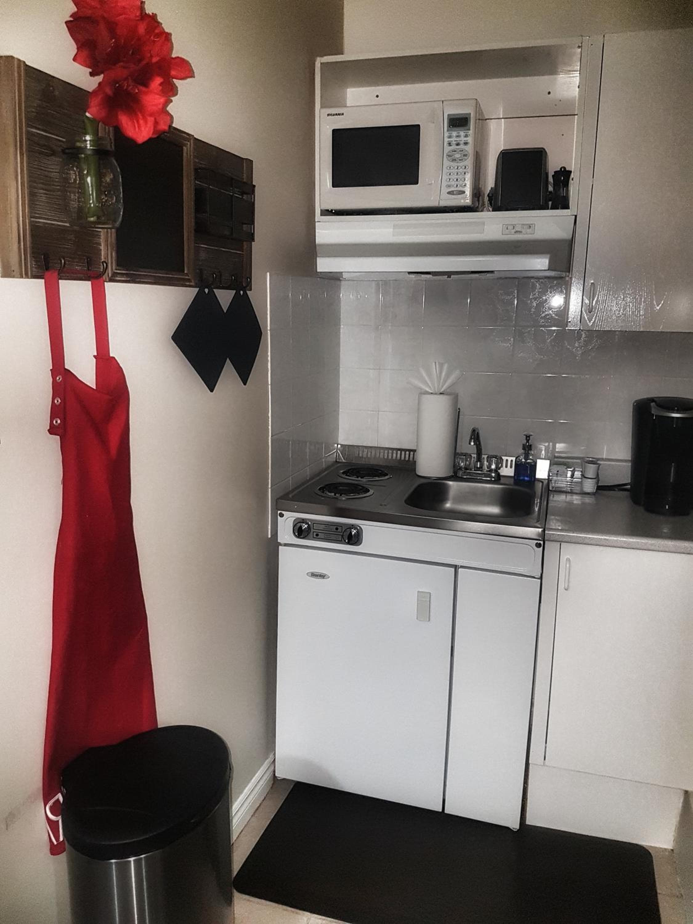 1-Bedroom Cozy Suite #23 by Amazing Property Rentals