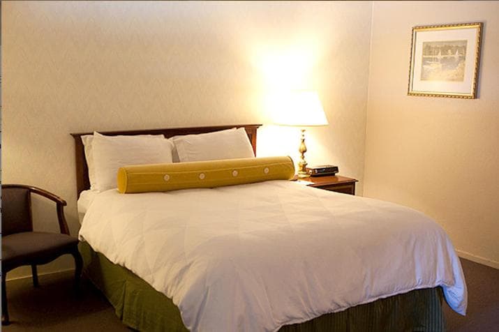 Coral Reef Inn & Condo Suites