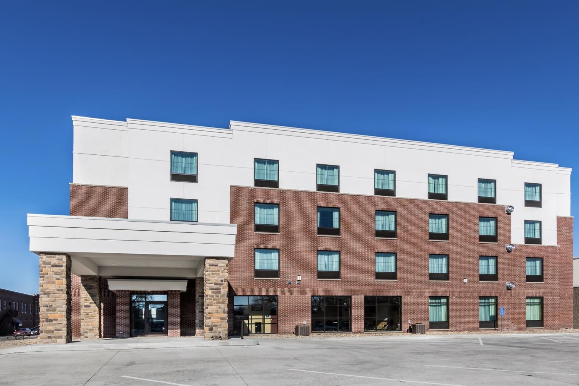 Cobblestone Inn & Suites - Waverly