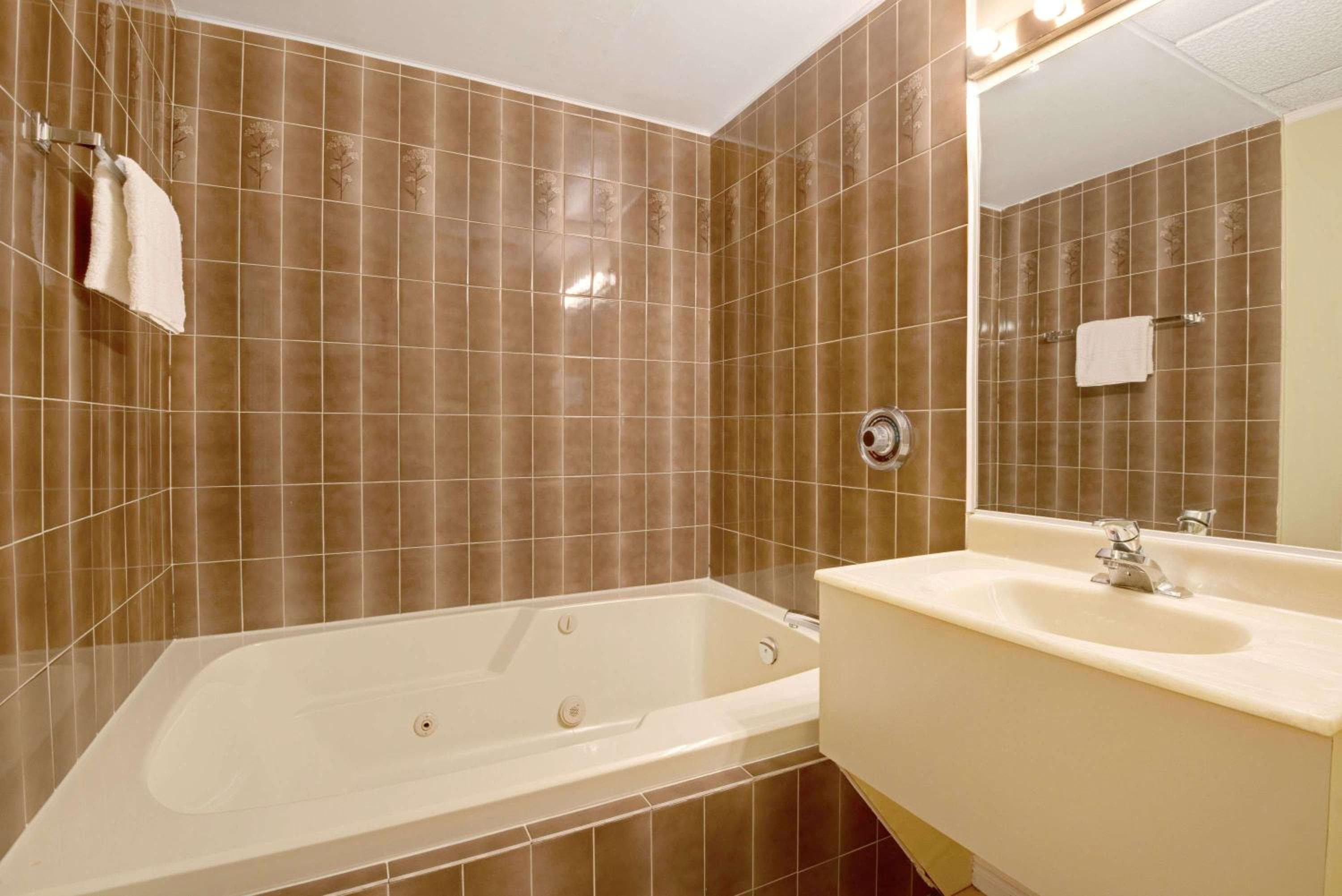 Knights Inn - Park Villa Motel, Midland