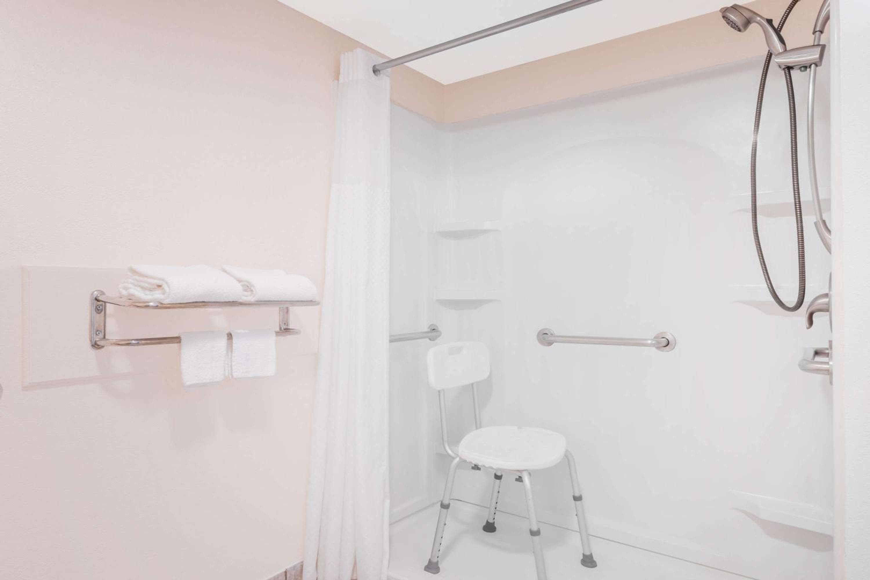 Regency Inn & Suites-Hamilton Place