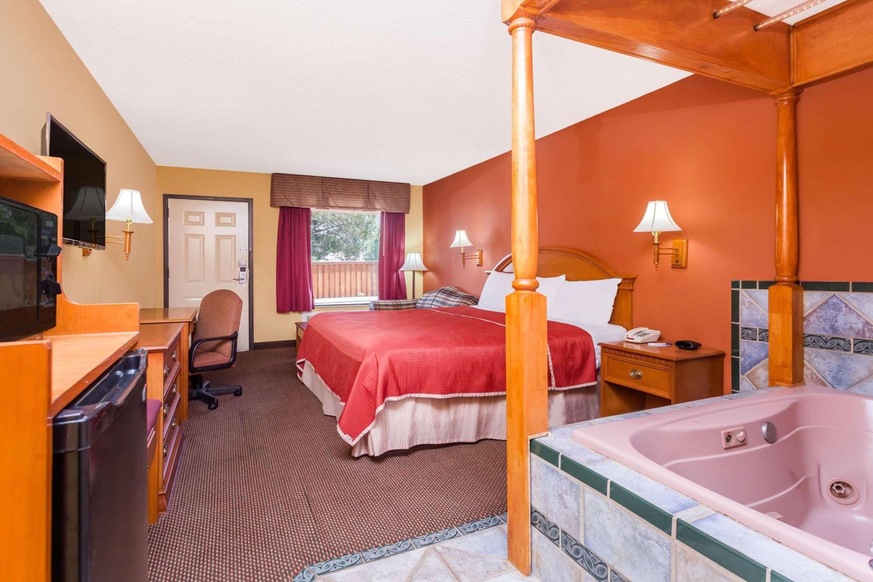Regency Inn & Suites-Hamilton Place