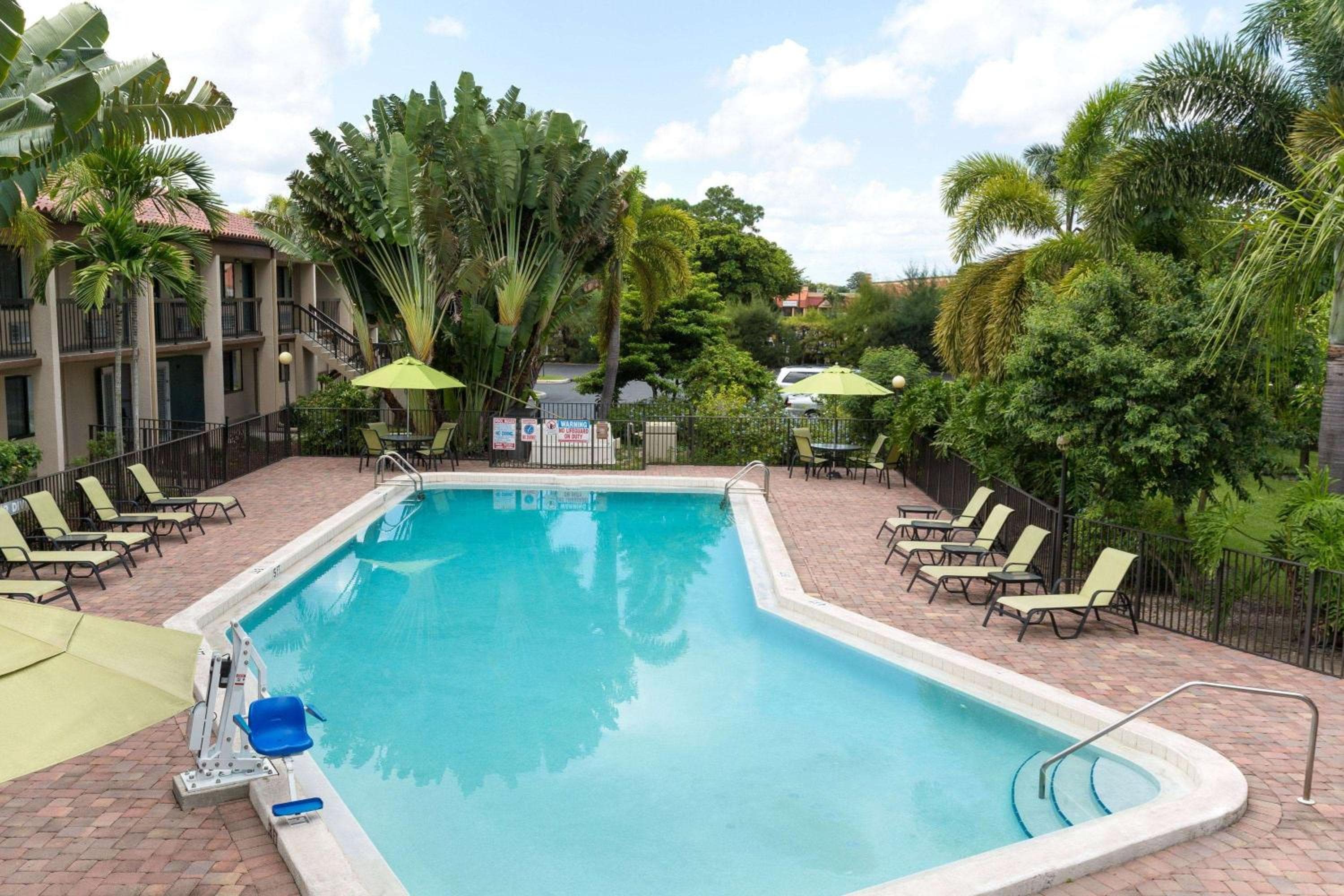 Super 8 by Wyndham Riviera Beach West Palm Beach