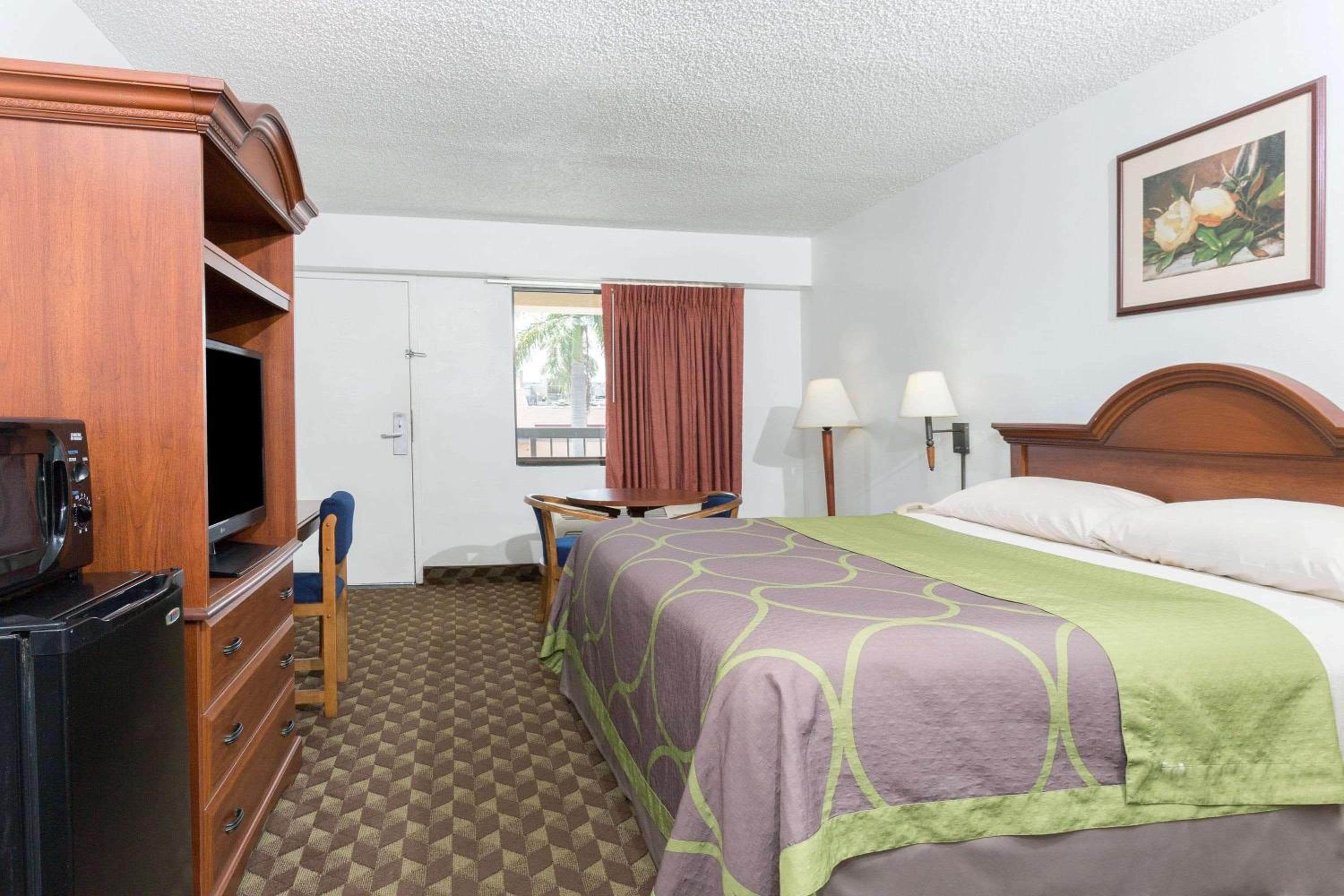 Super 8 by Wyndham Riviera Beach West Palm Beach