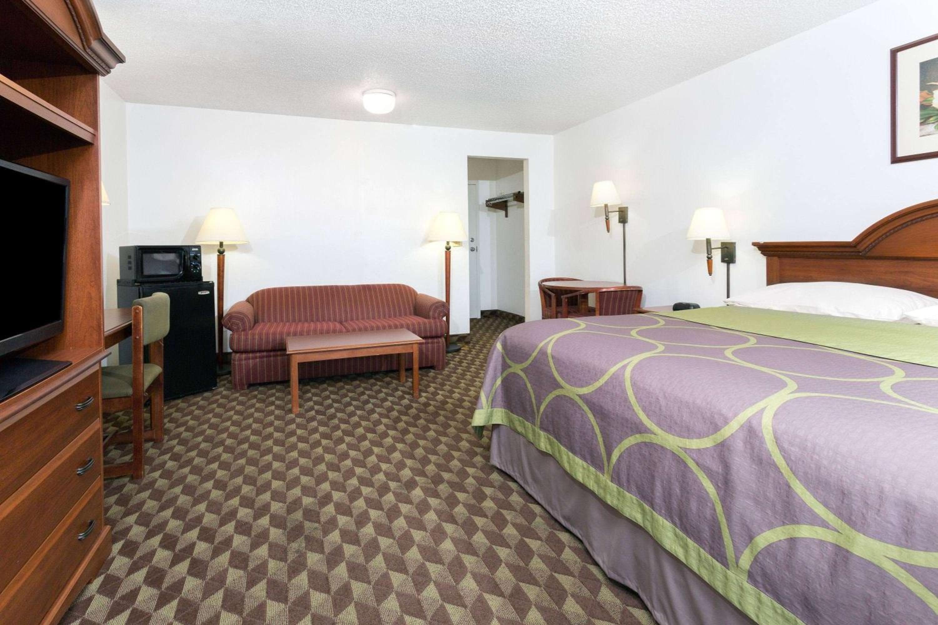 Super 8 by Wyndham Riviera Beach West Palm Beach