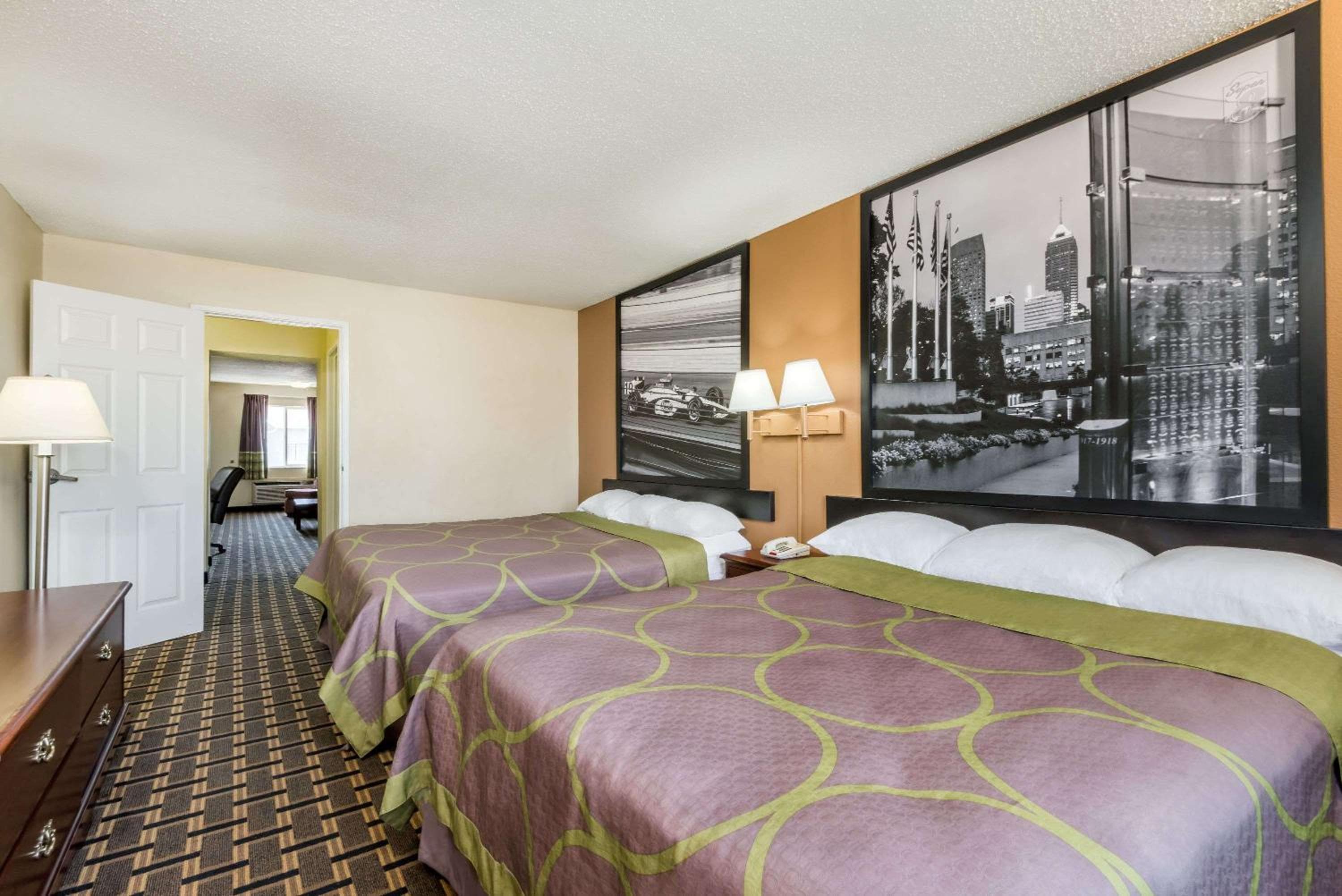 Super 8 by Wyndham Indianapolis/NE/Castleton Area