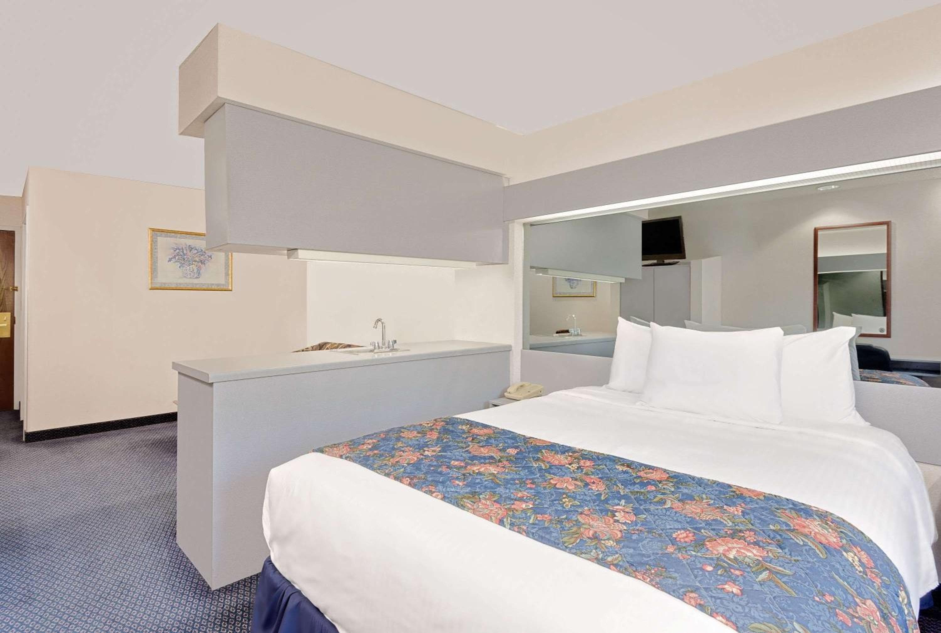 Microtel Inn & Suites by Wyndham Hagerstown by I-81