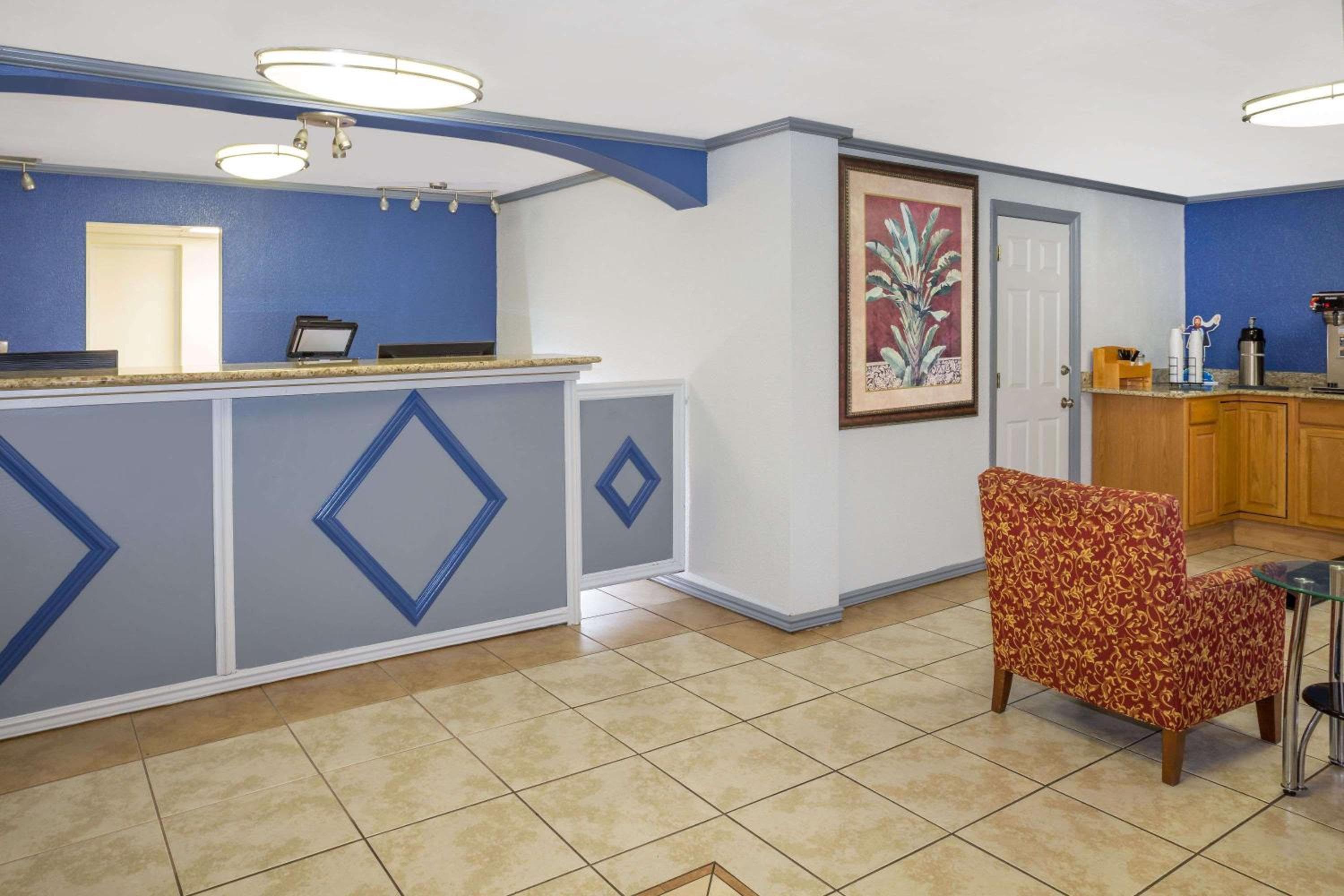 Travelodge by Wyndham Fort Myers Cape Coral