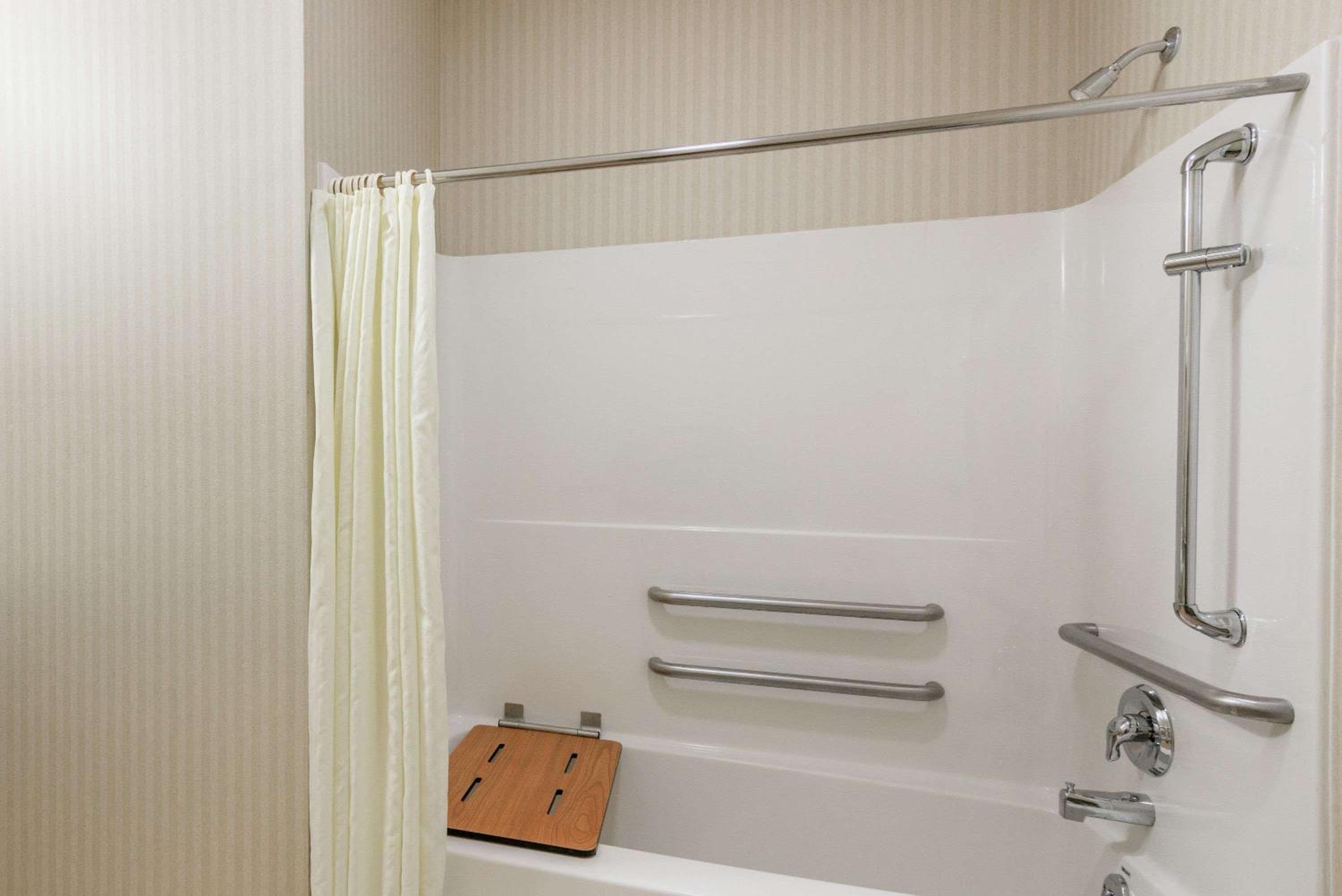 Super 8 by Wyndham Harrisburg Hershey North