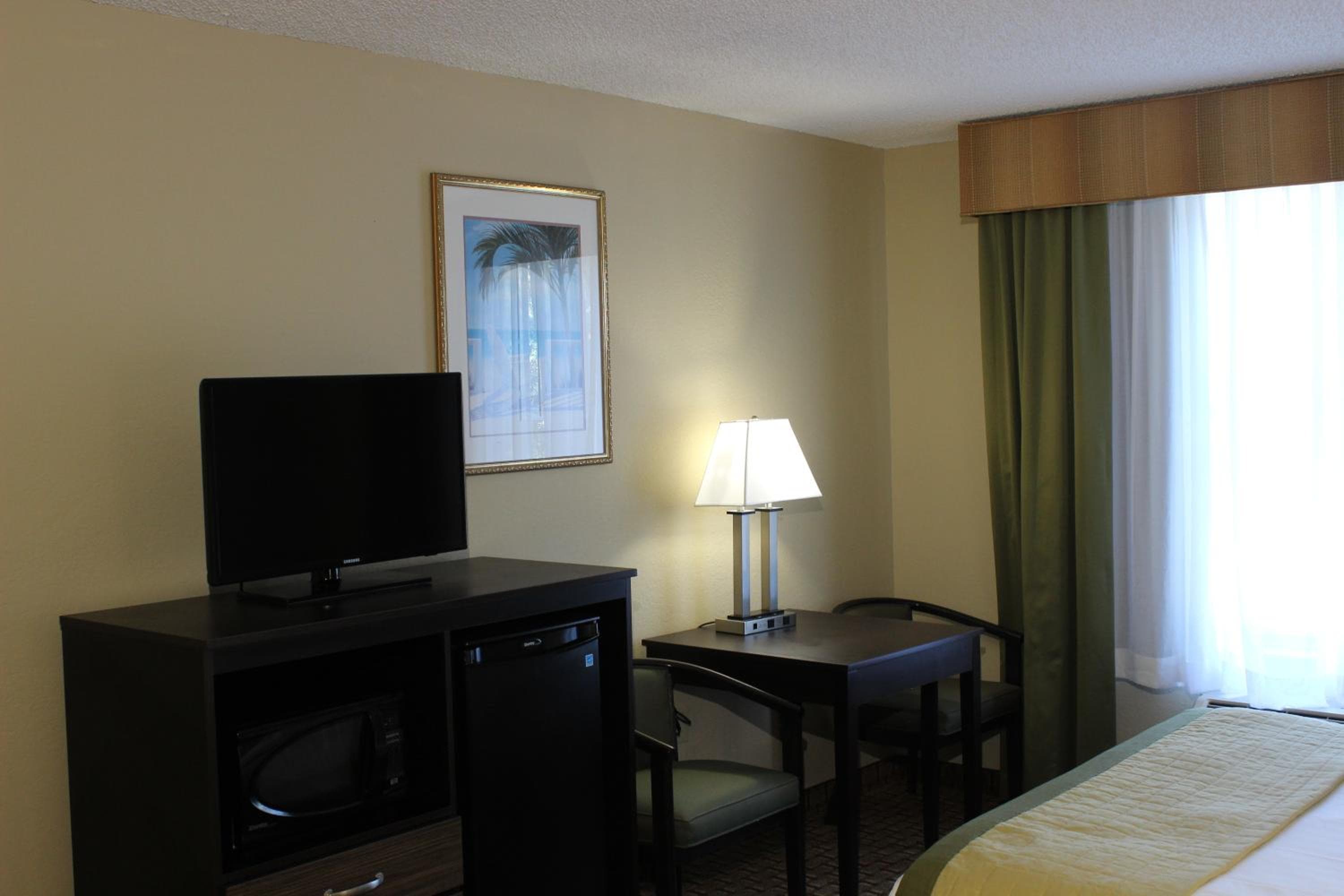Baymont Inn & Suites by Wyndham Fort Myers I-75