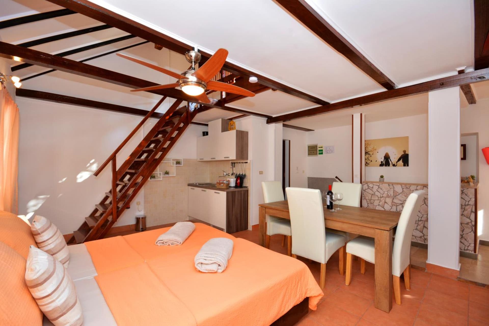 Apartments & Rooms As