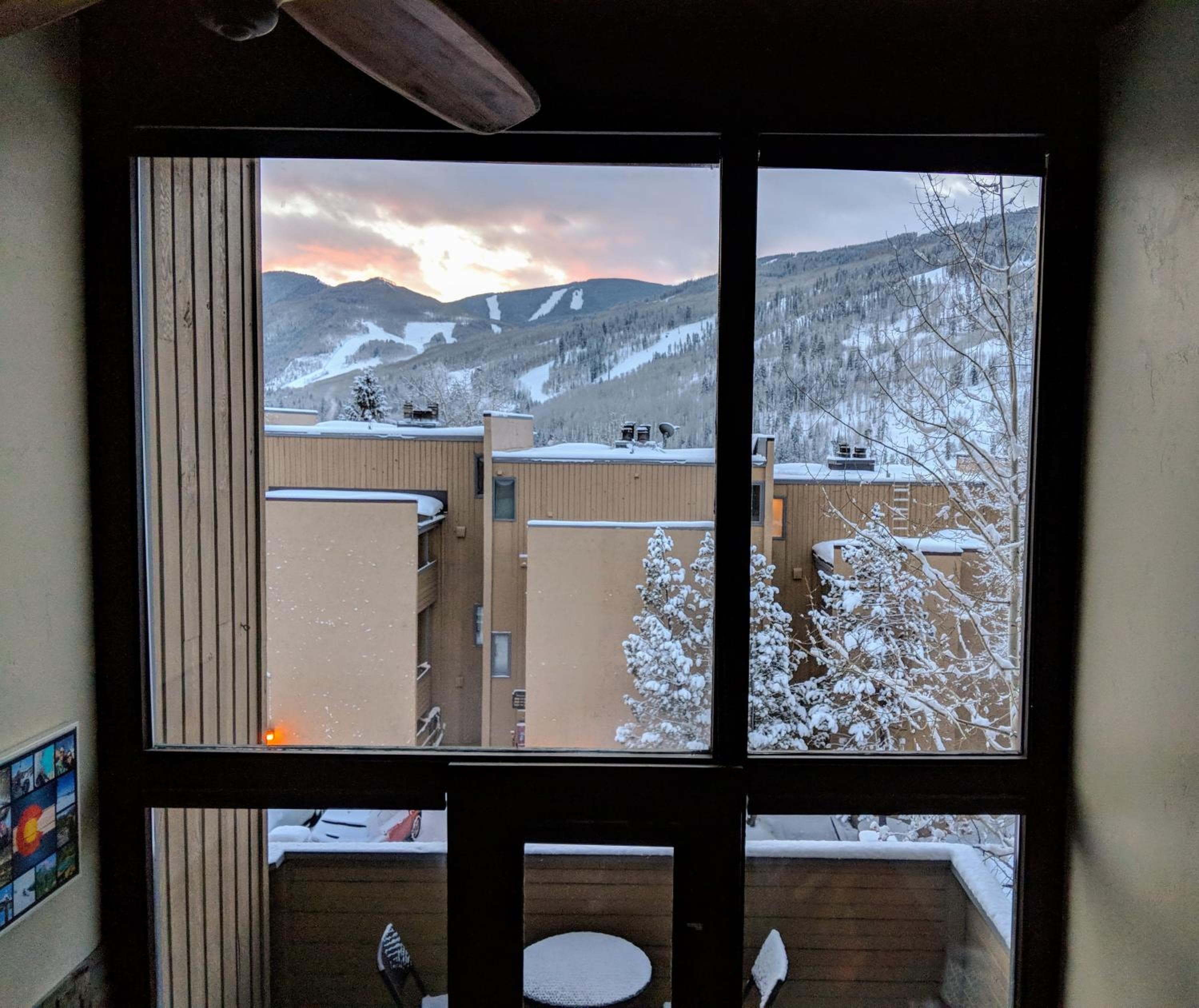 Vail View Loft - Slope-view condo, free bus for quick access to Vail Village