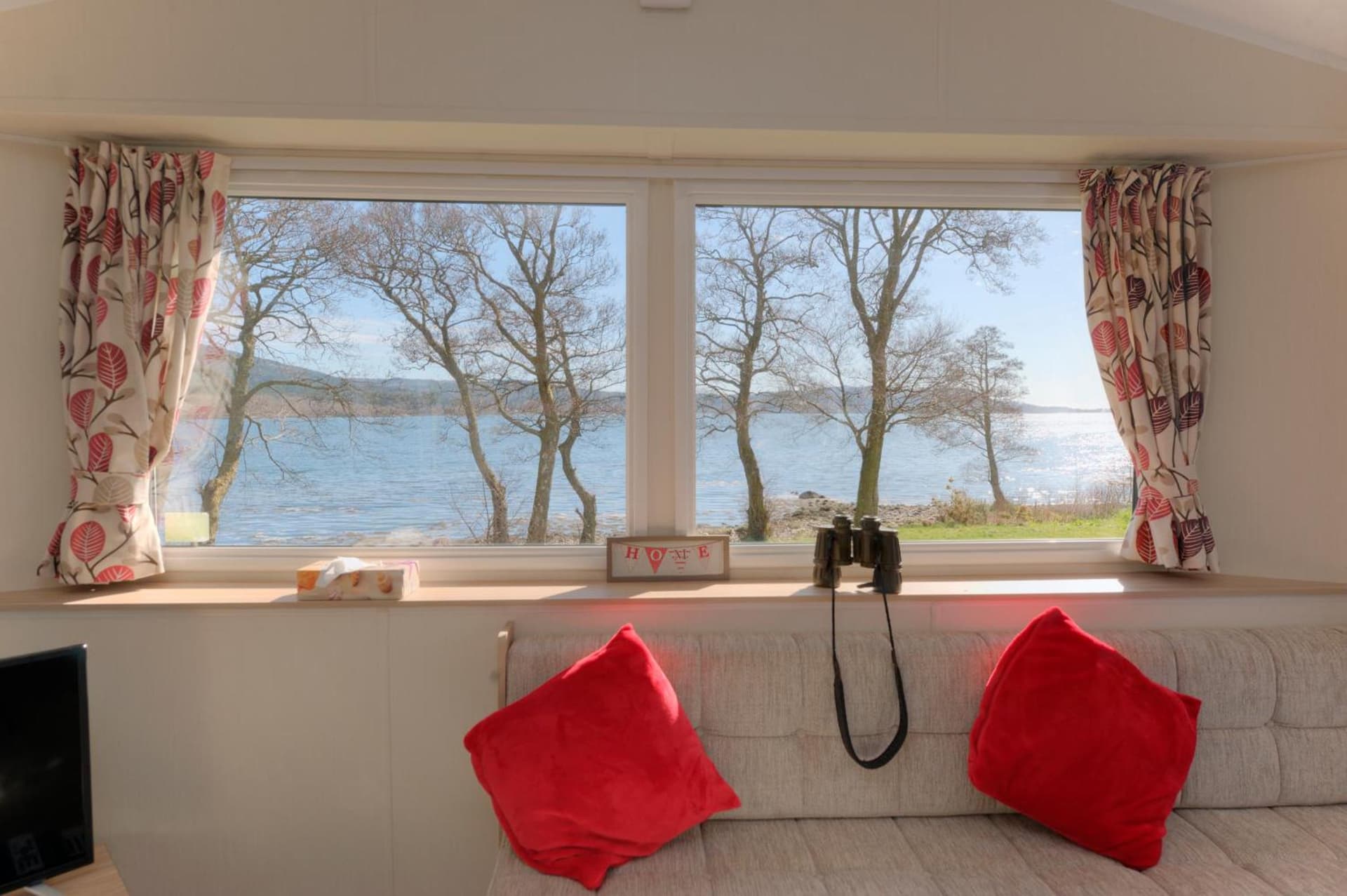 Appin Holiday Homes - Lodges, Shepherds Hut and Train Carriage stays