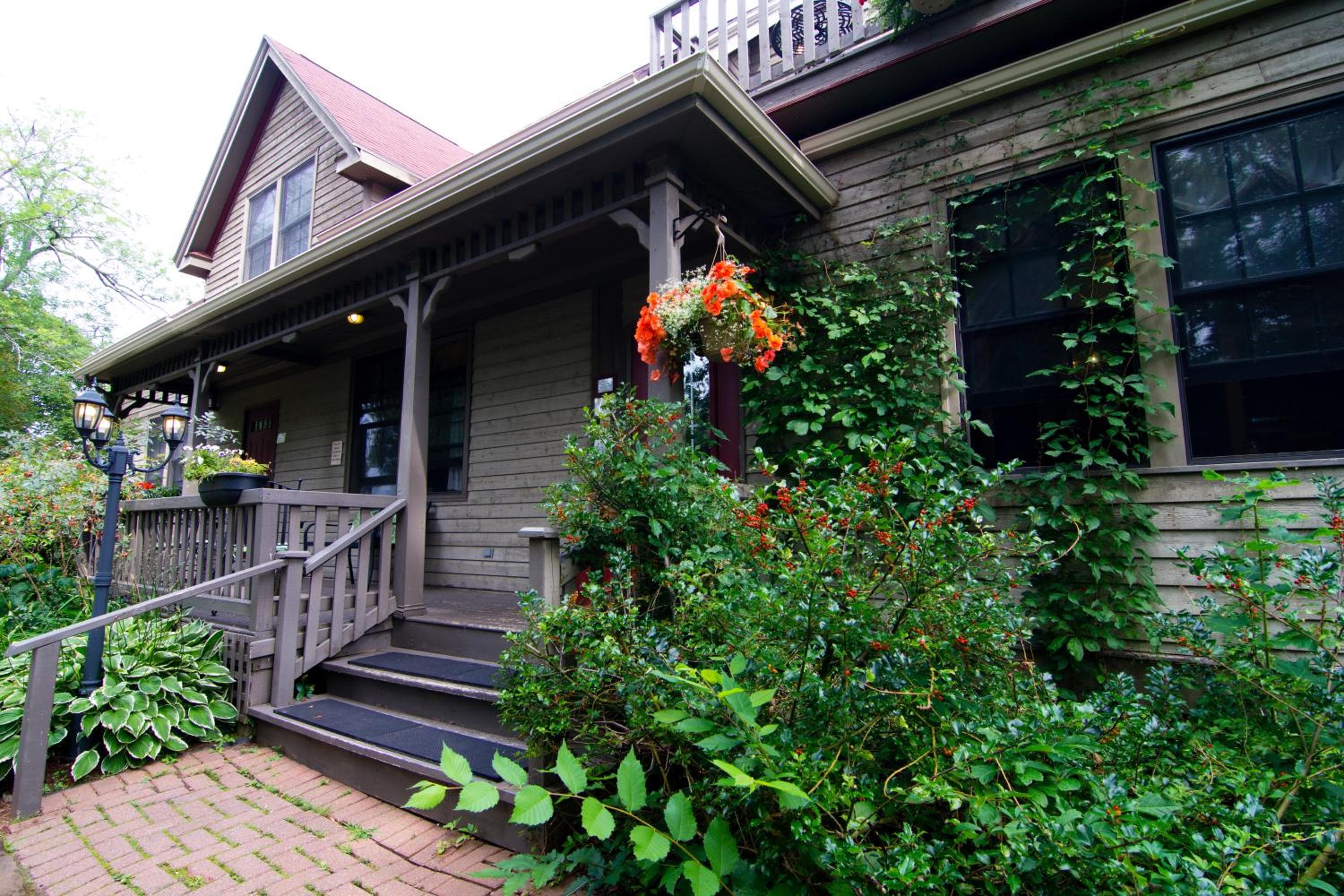 Shipwright Inn