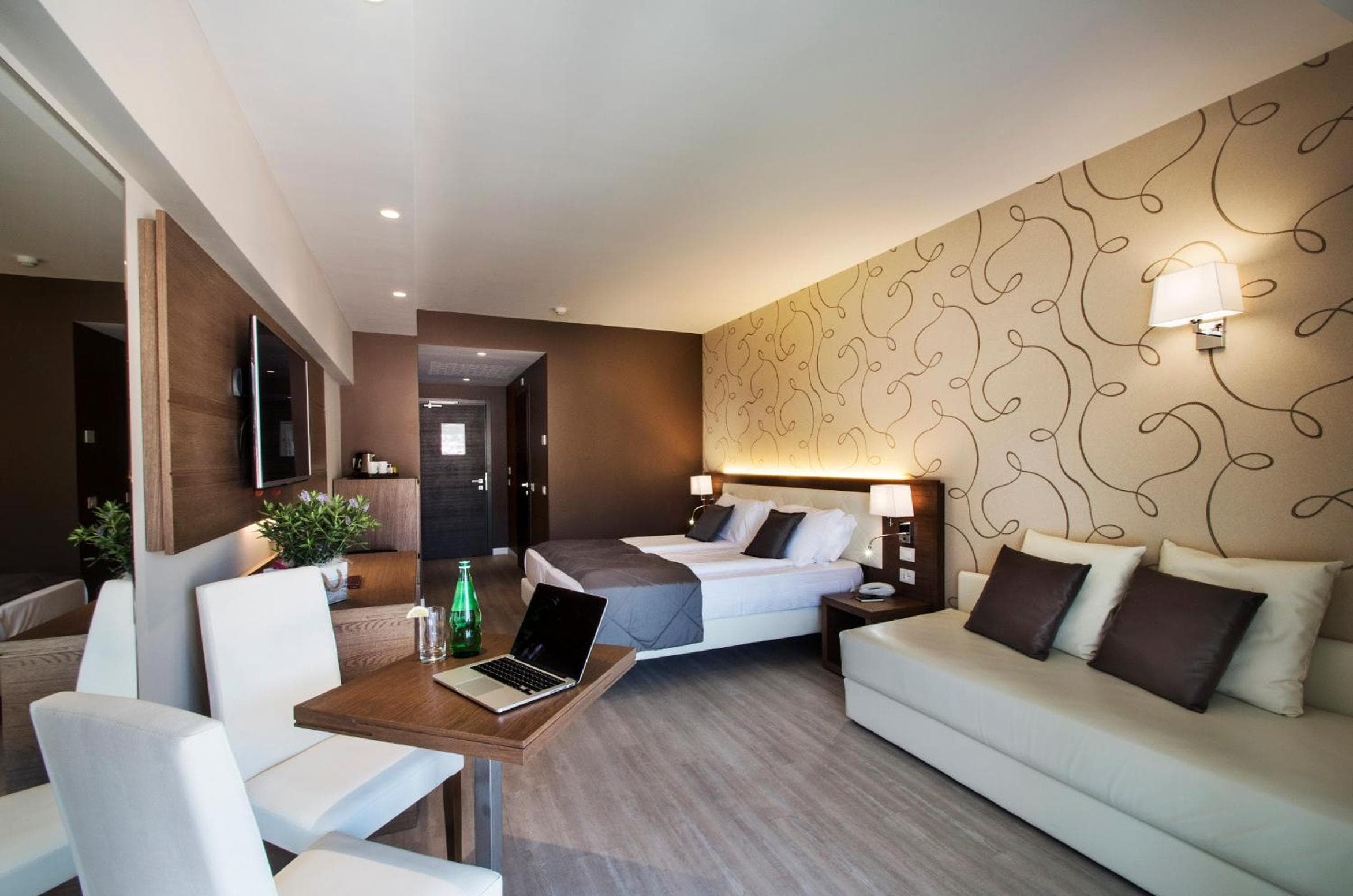Hotel Bisesti ***S