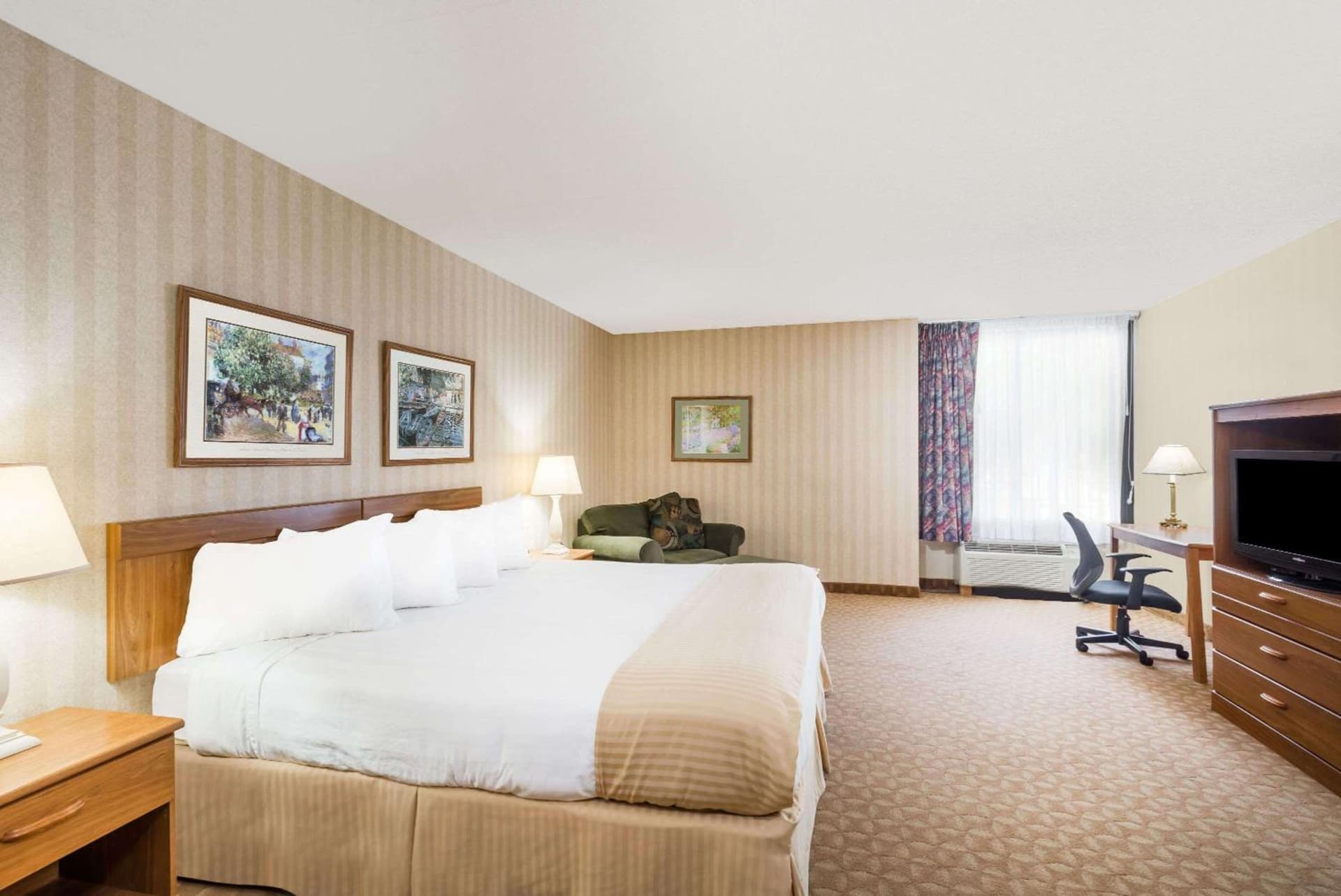 Ramada by Wyndham Watertown Thousand