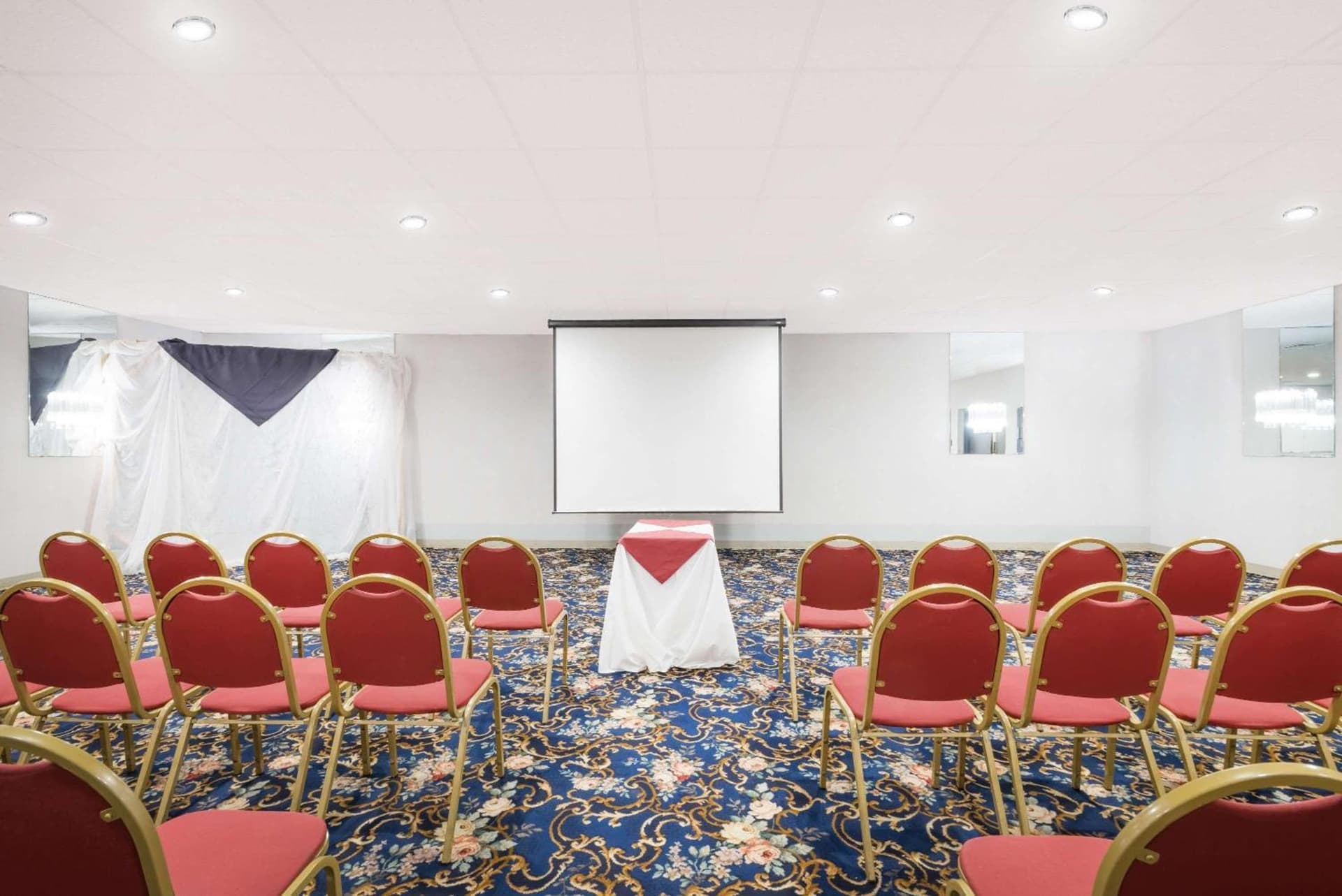 Ramada by Wyndham Watertown Thousand