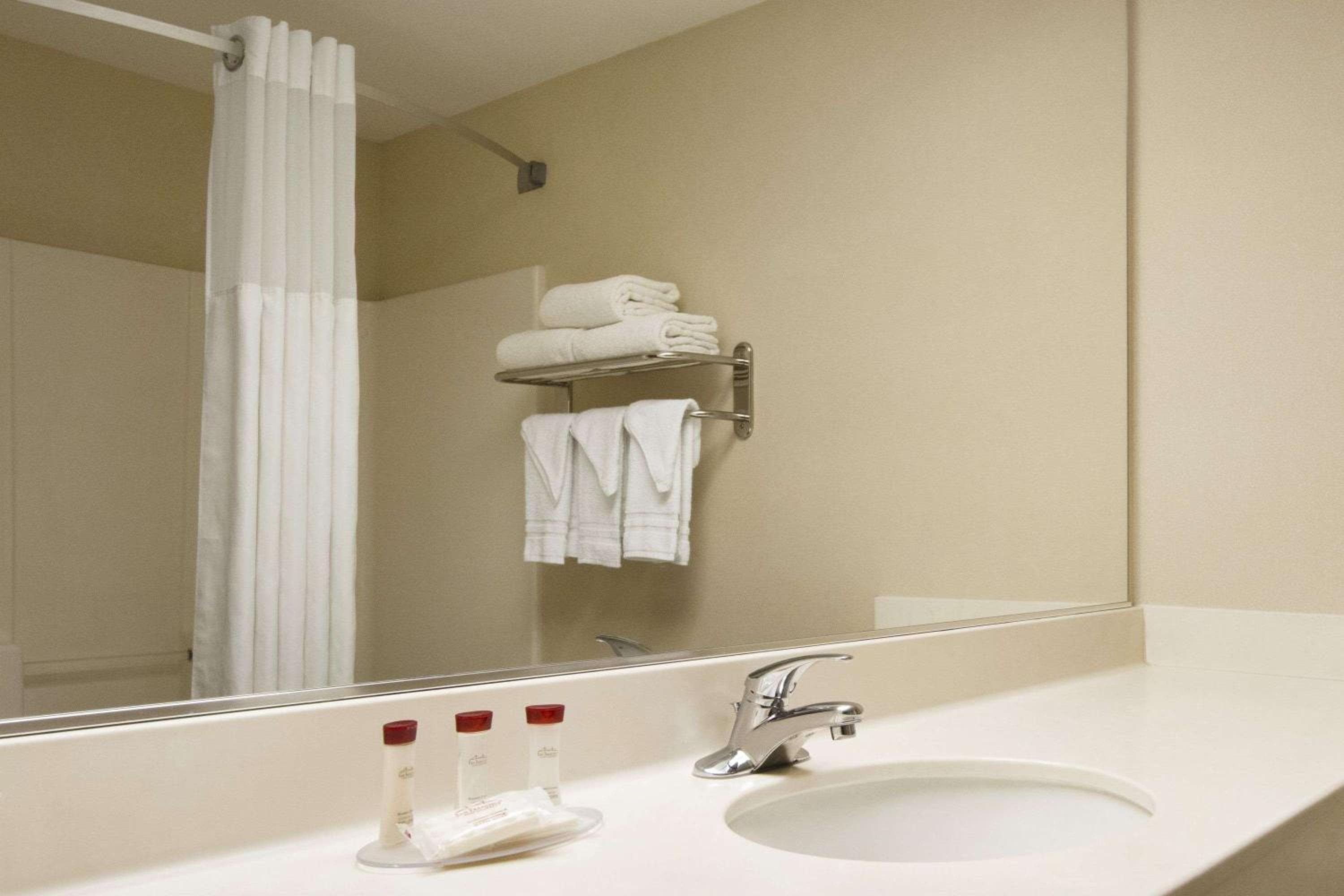 Ramada by Wyndham SeaTac Airport