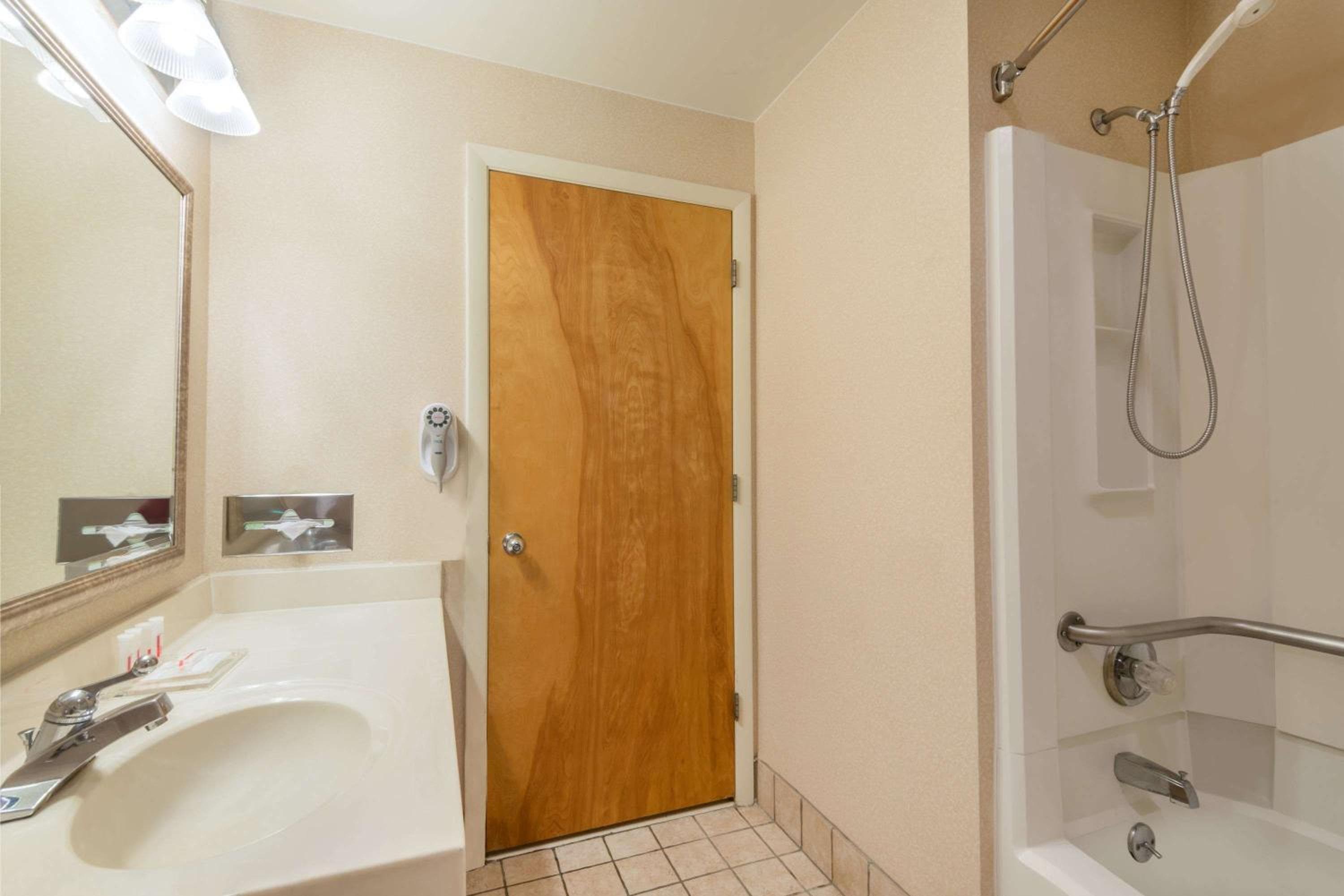 Ramada by Wyndham Columbus North